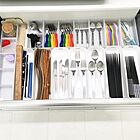 たくさん置いてもすっきり！食器棚の食器収納のコツ | RoomClip mag | 暮らしとインテリアのwebマガジン