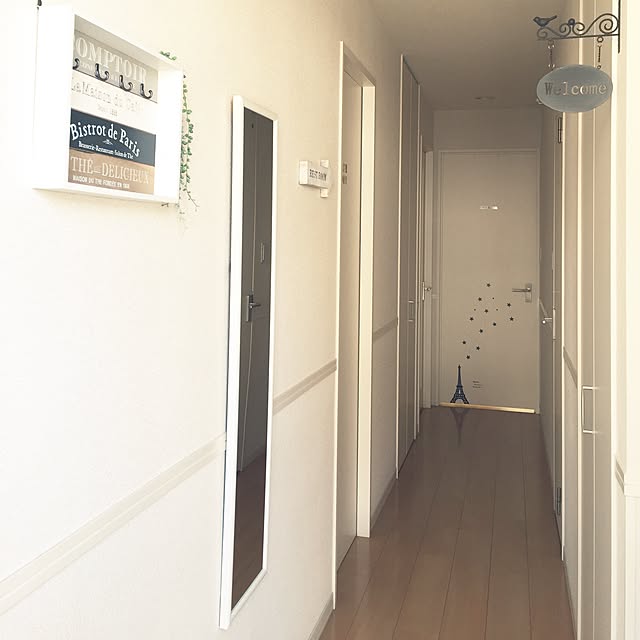 ニトリのウォールミラー活用アイデア♪ 玄関の壁を明るく RoomClip mag 暮らしとインテリアのwebマガジン