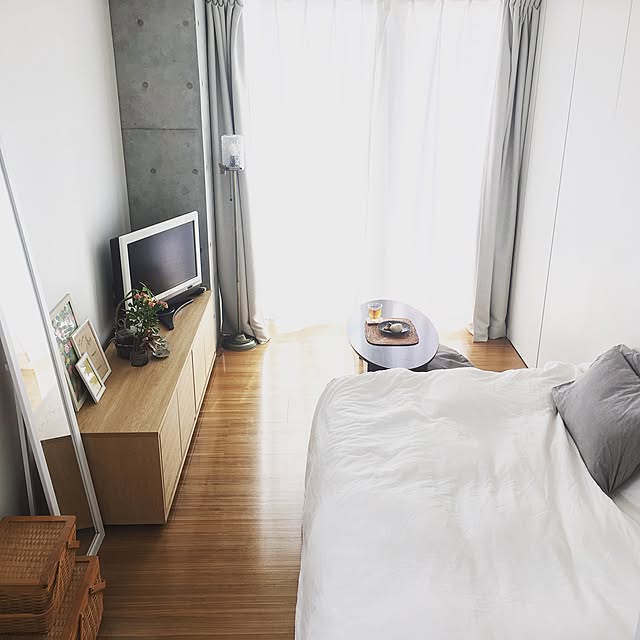 【6畳インテリア実例】ベッドやソファを置けるレイアウトとは？ RoomClip mag 暮らしとインテリアのwebマガジン