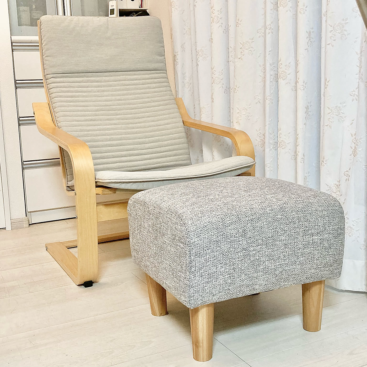 のんびり腰かけていつまでも心地よく。IKEAのポエングで作るリラックススペース