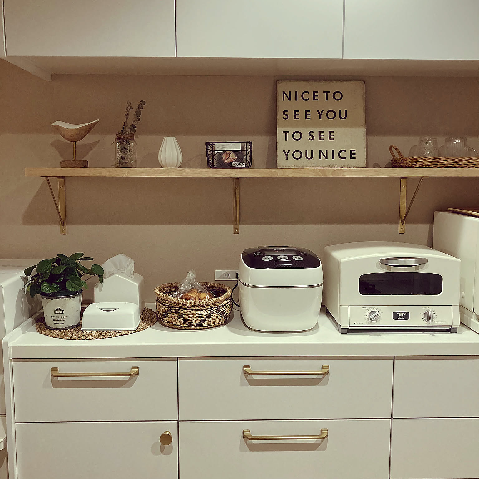 「生活感の扱い方で気分を上げる、外は可愛く中はすっきり収納」 by aromaさん