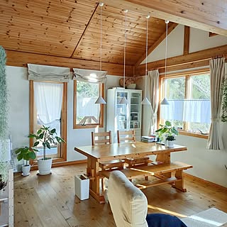 住まいをもっと快適に、心地よく♪ RoomClipユーザーさんの“木のある暮らし”をまとめました