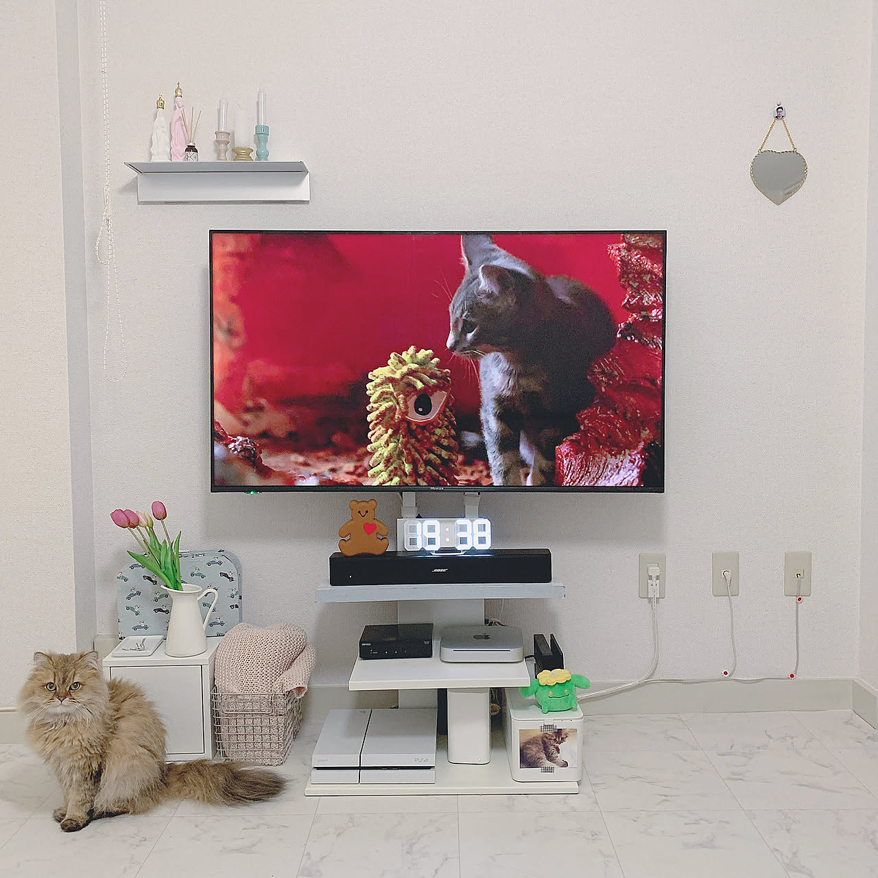 ねこちゃんが楽しいテレビ台 猫と暮らす 壁寄せテレビスタンドの ねこちゃんが楽しいテレビ台 猫と暮らす 壁寄せテレビスタンドの