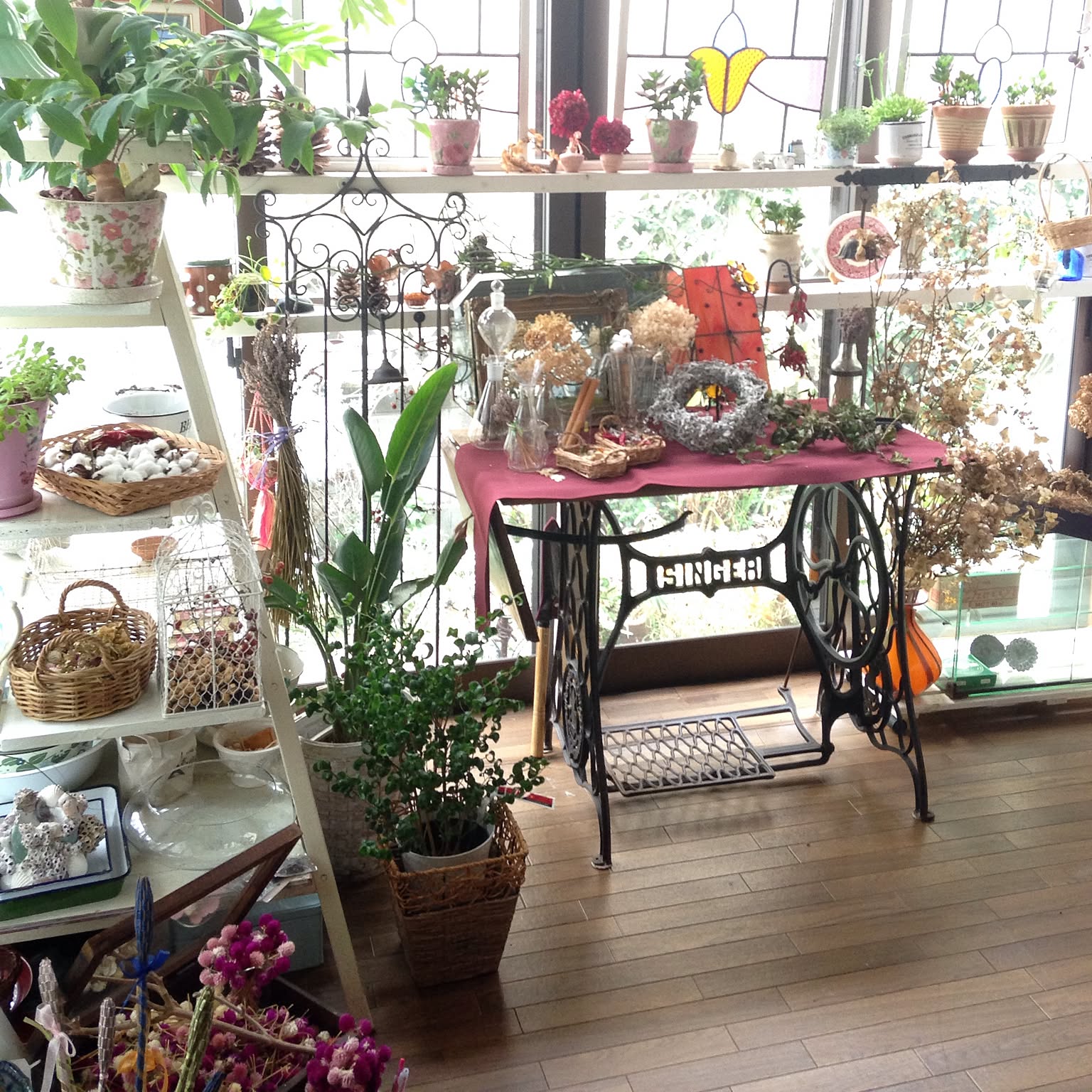 ガーデニング アンティークミシン台のおすすめ商品とおしゃれな実例