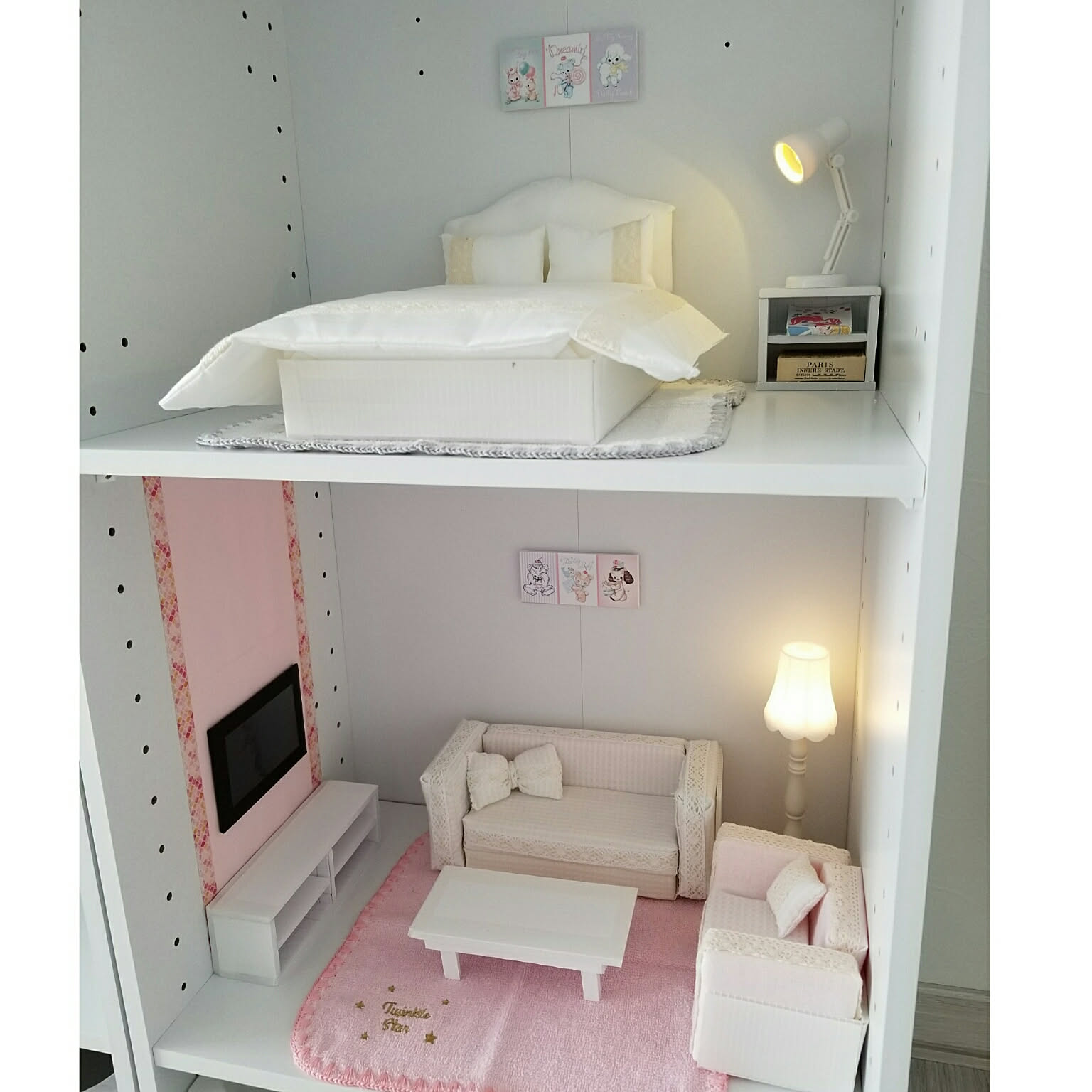 木製　ドールハウス　シャンデリアがあるお部屋　背景ボード 木製 ドールハウス 広々 ゴシックなお部屋 特大 幅61 単体使用可 組立