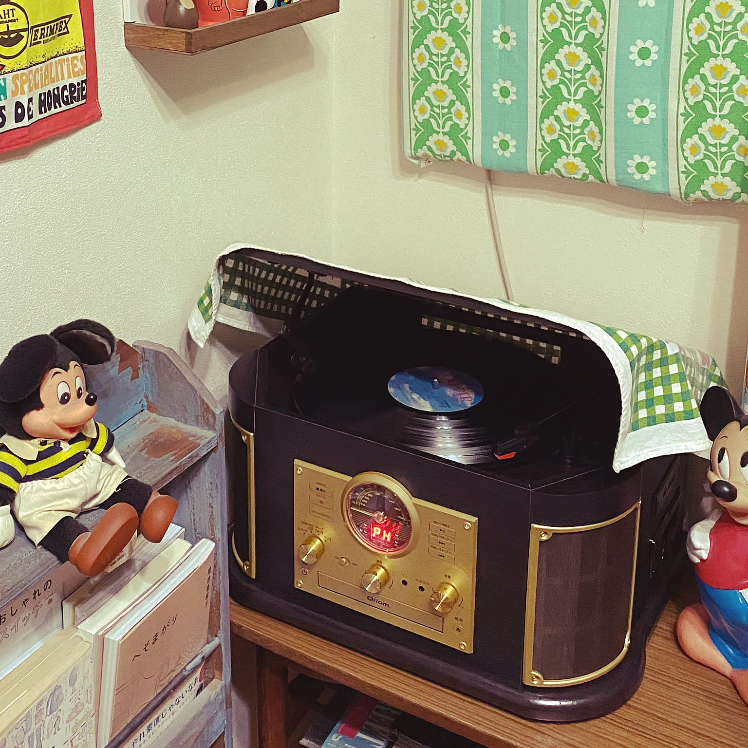 レコードプレーヤー 昭和レトロのおしゃれなインテリア・部屋・家具の