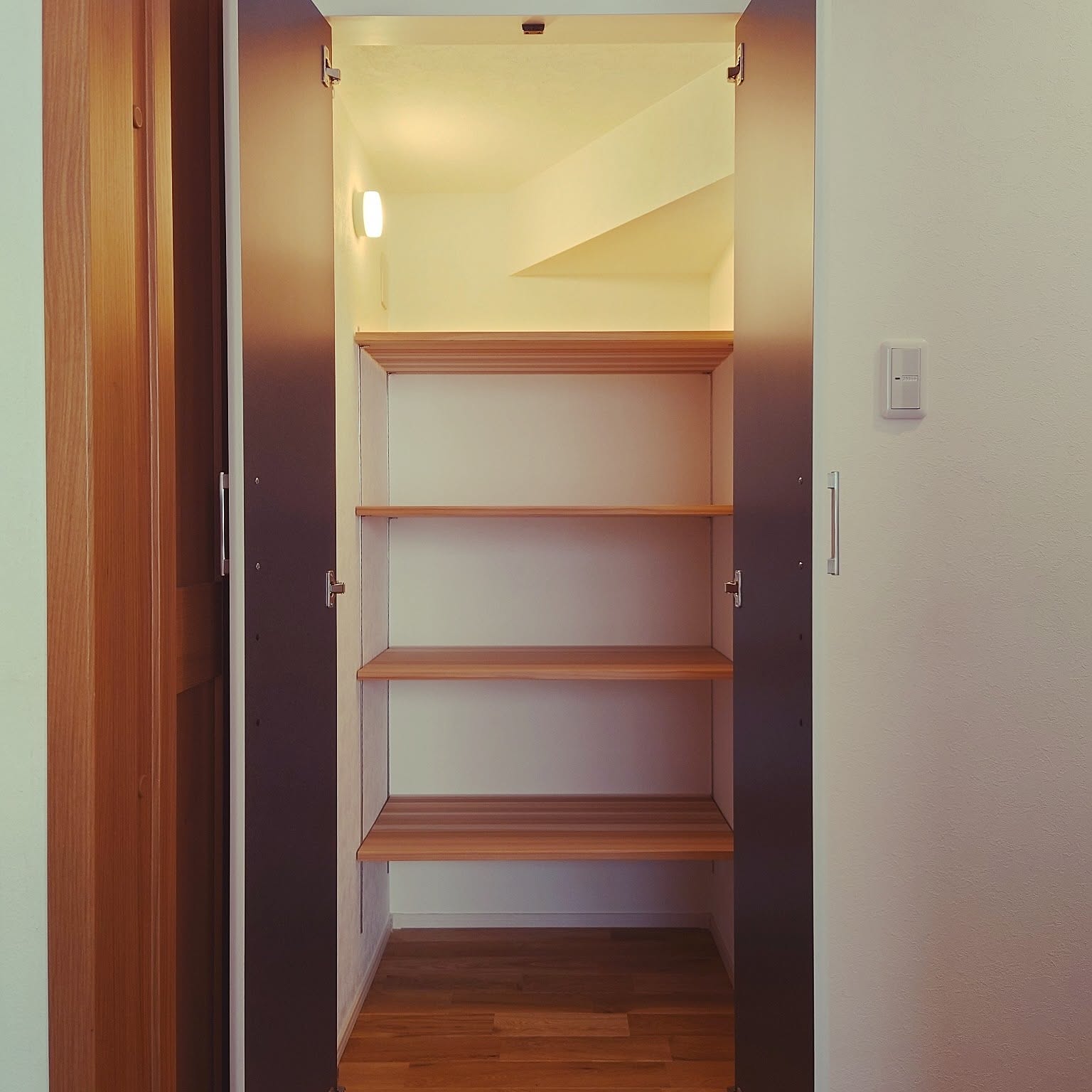 階段収納棚のアイデア・おすすめ商品・おしゃれな実例 ｜ RoomClip