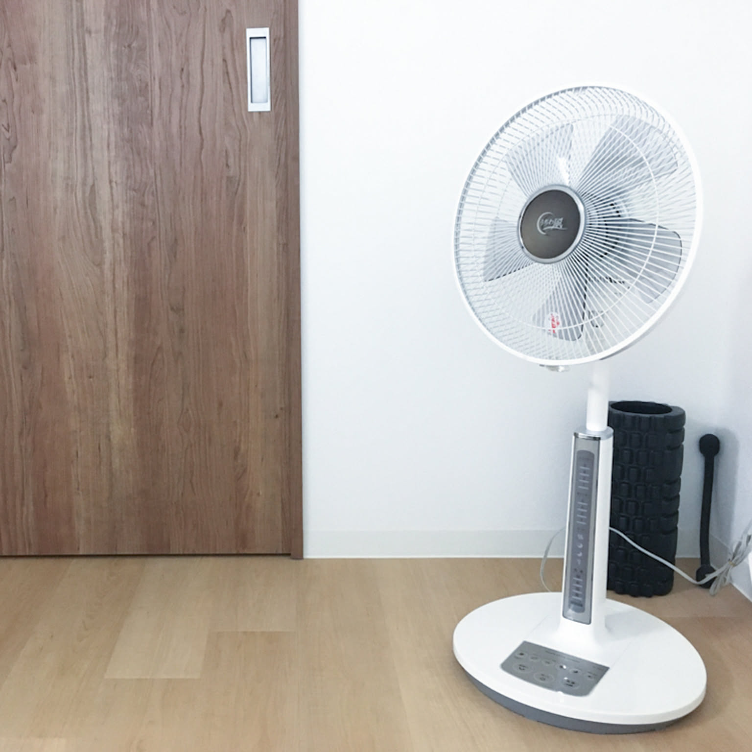Amazon | 日立 スリム扇風機 DCモーター 風量6段階 うちわ風