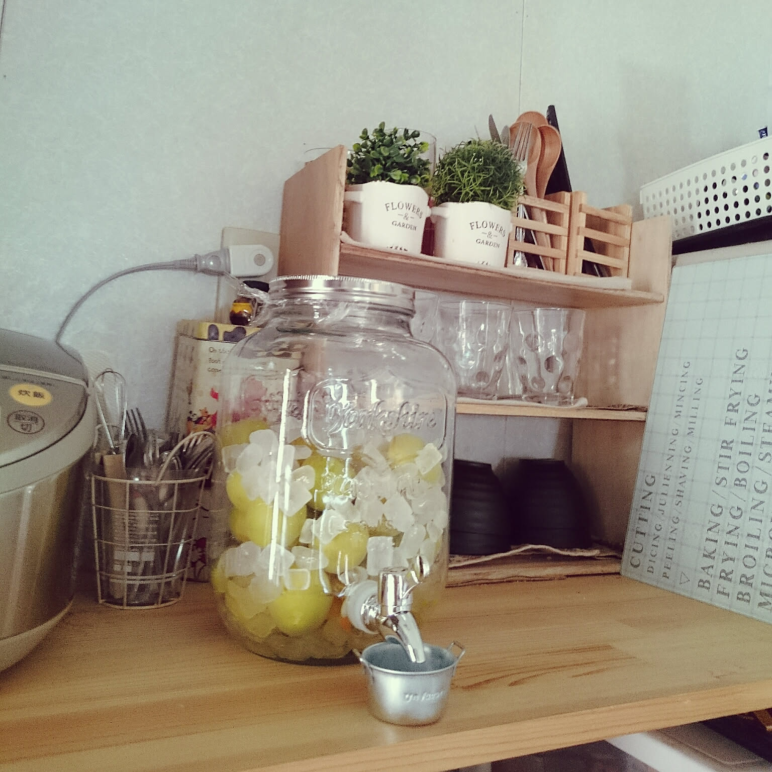 スリーコインズ ドリンクサーバーのおしゃれなアレンジ・飾り方のインテリア実例 ｜ RoomClip（ルームクリップ）