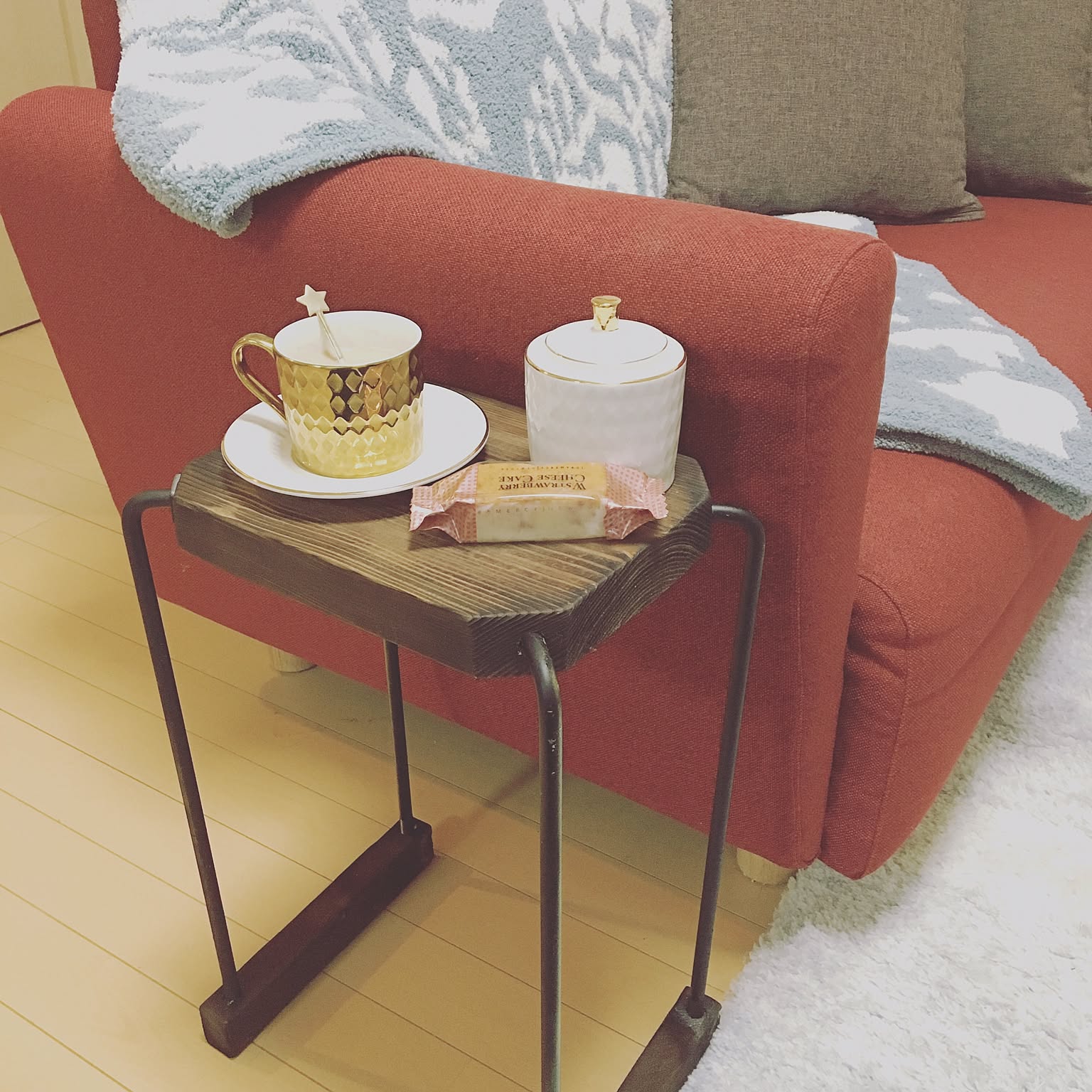 アイアンサイドテーブルのおすすめ商品とおしゃれな実例 ｜ RoomClip