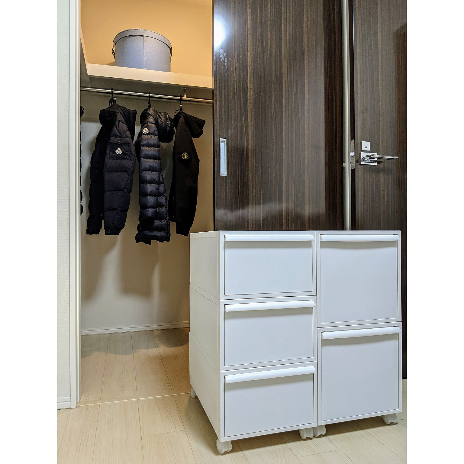 ダークブラウン クローゼット 4扉 2引き出し