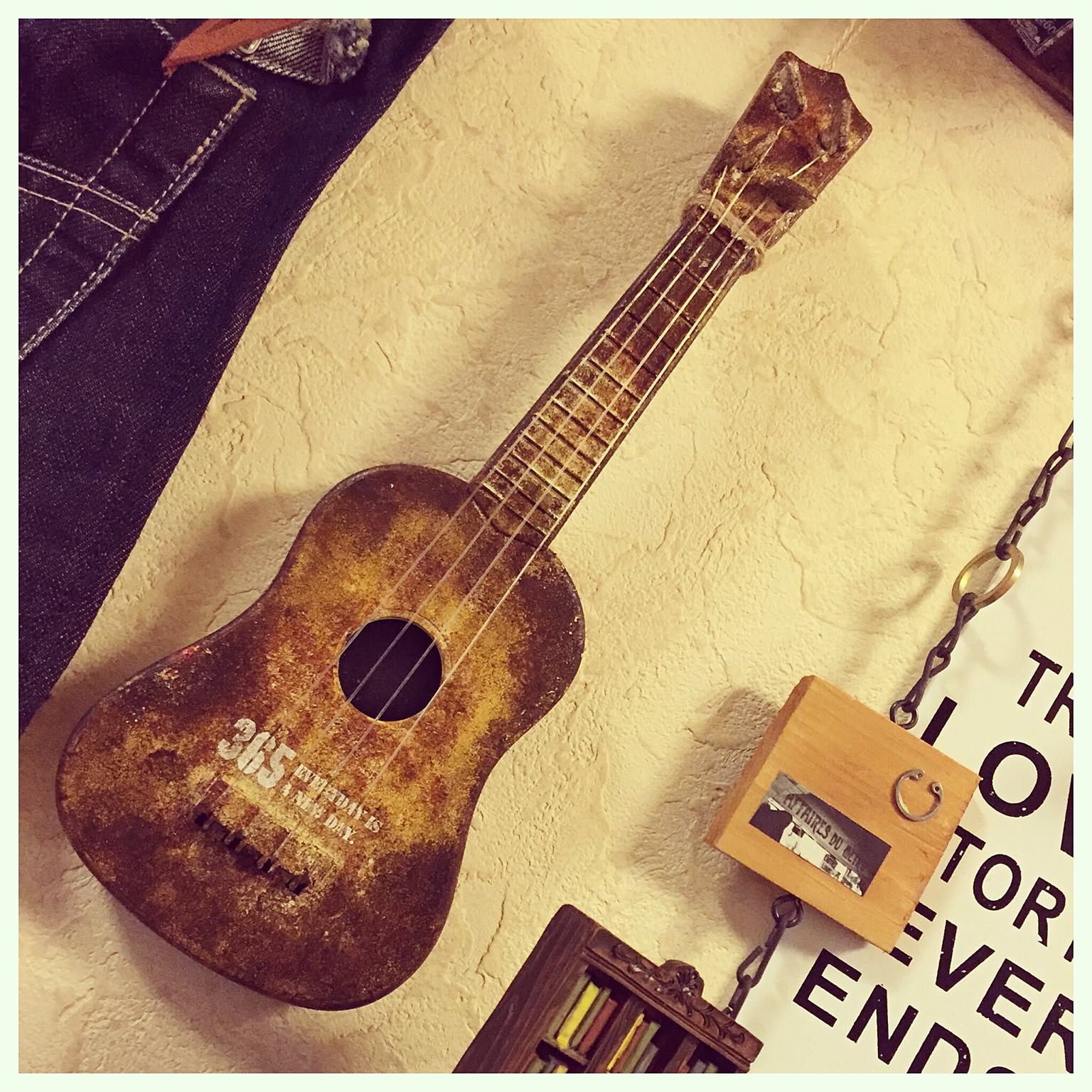 ギター リメイクのおしゃれなアレンジ・飾り方のインテリア実例