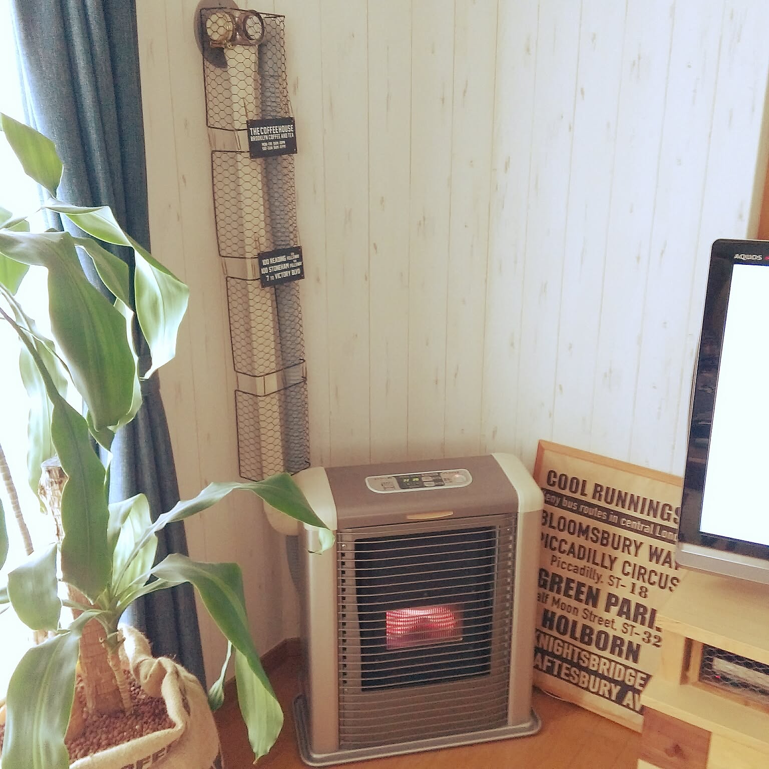 FF式ストーブ 煙突隠しのインテリア実例 ｜ RoomClip（ルームクリップ）