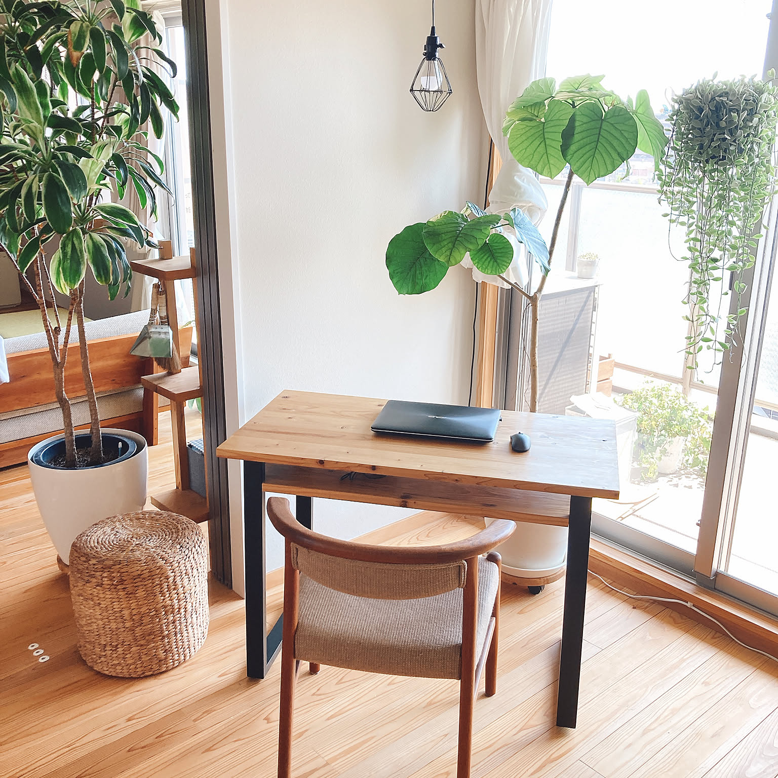 グリーン ワークスペースのおしゃれなインテリアコーディネート