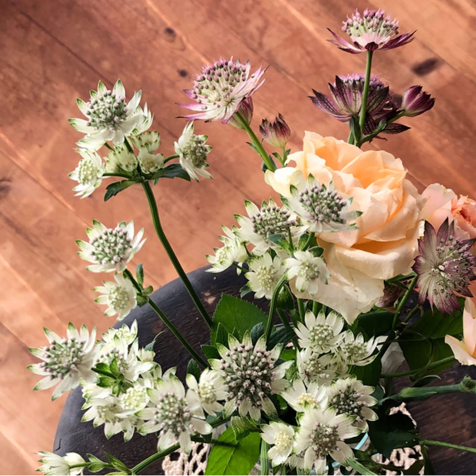 ローズピンクの花びらシェードレアカラー薔薇のランプシェード