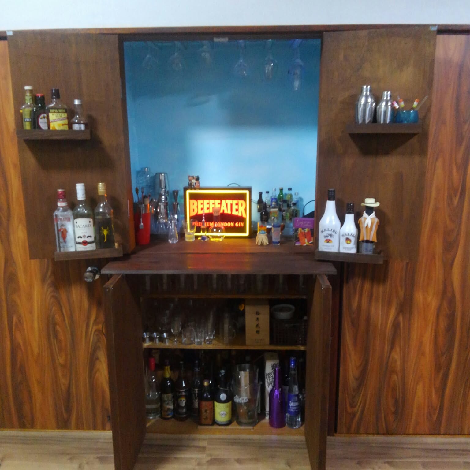 お部屋のインテリアに最適！木製ワインバー お部屋のインテリアに最適