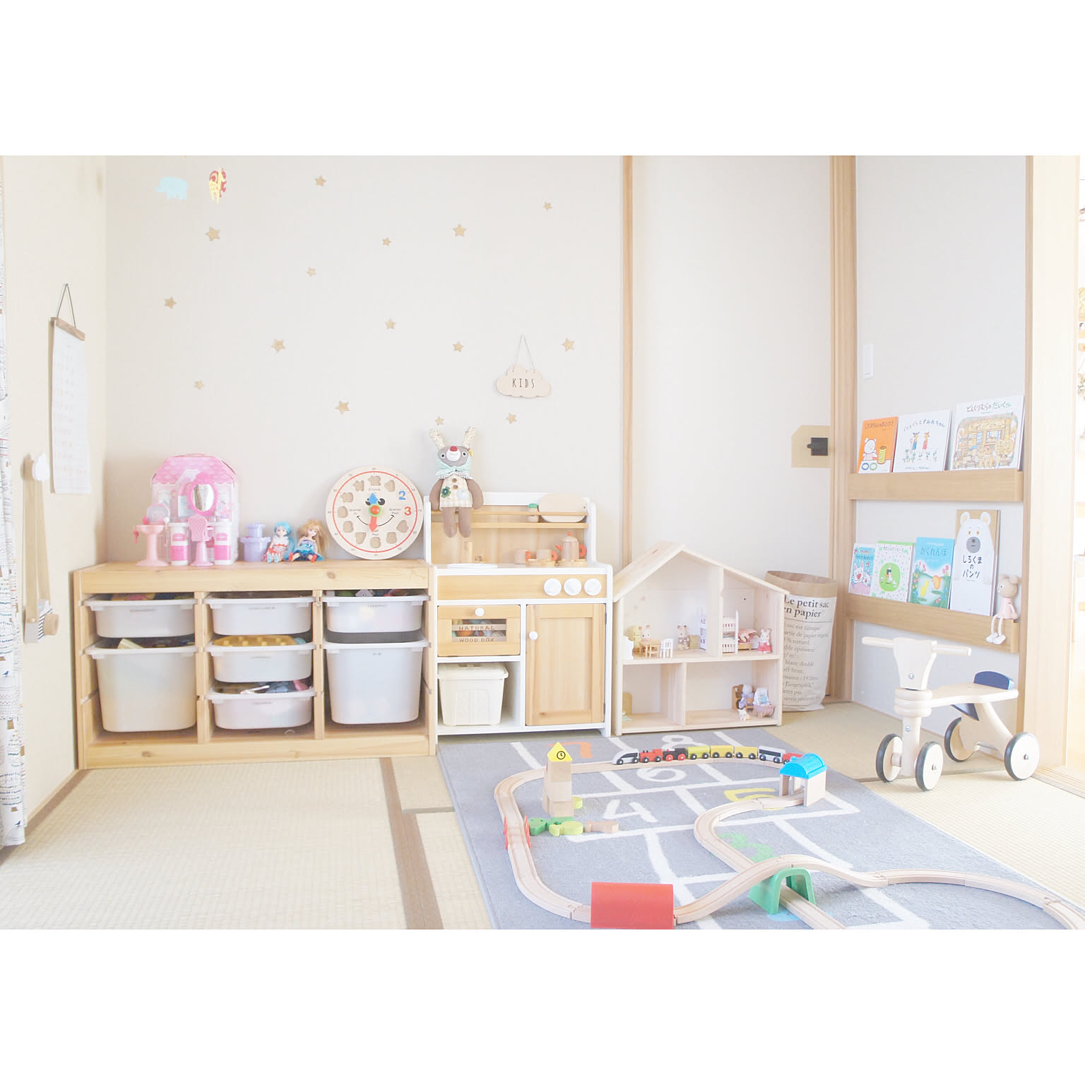 モモナチュラルMOMONATURAL ピエニコティ子供　本棚ラックシェルフ momo natural 絵本棚のおすすめ商品とおしゃれな実例