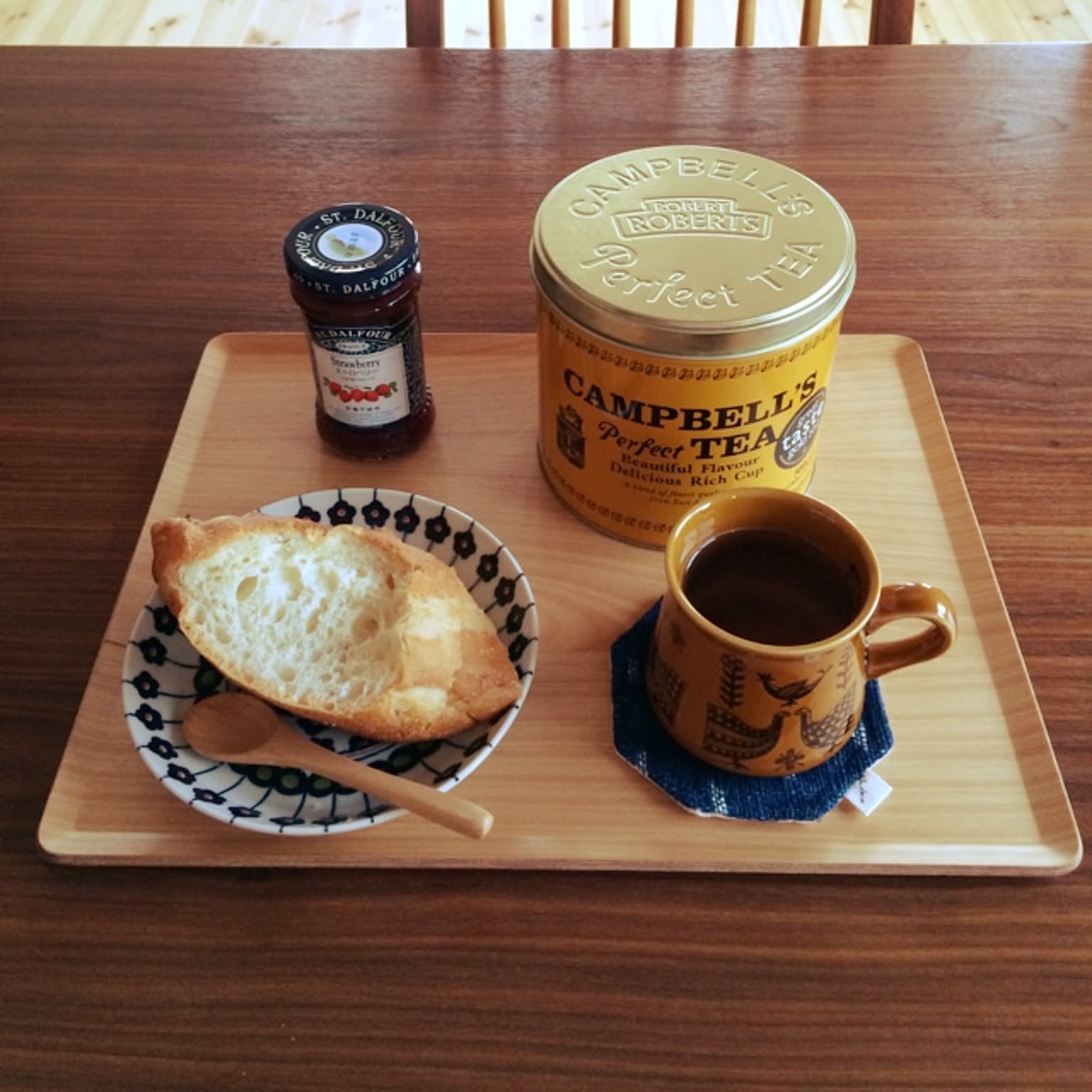 ZARA HOME】深皿とカップソーサーの2点セット/白色葉模様の食器