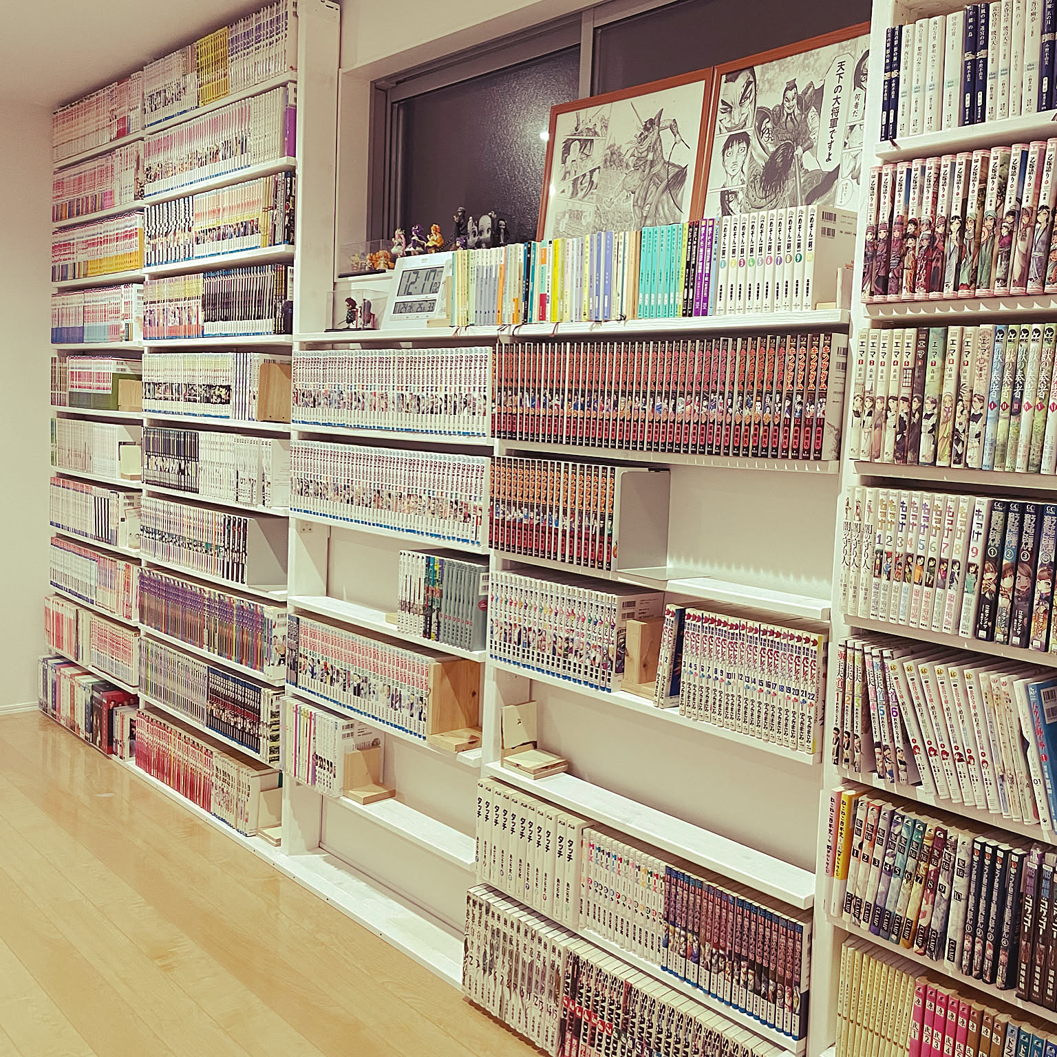 漫画ゲーム　1枚目今の本棚 漫画ゲーム 1枚目今の本棚 本棚 扉つき マンガ収納 大容量 コミック