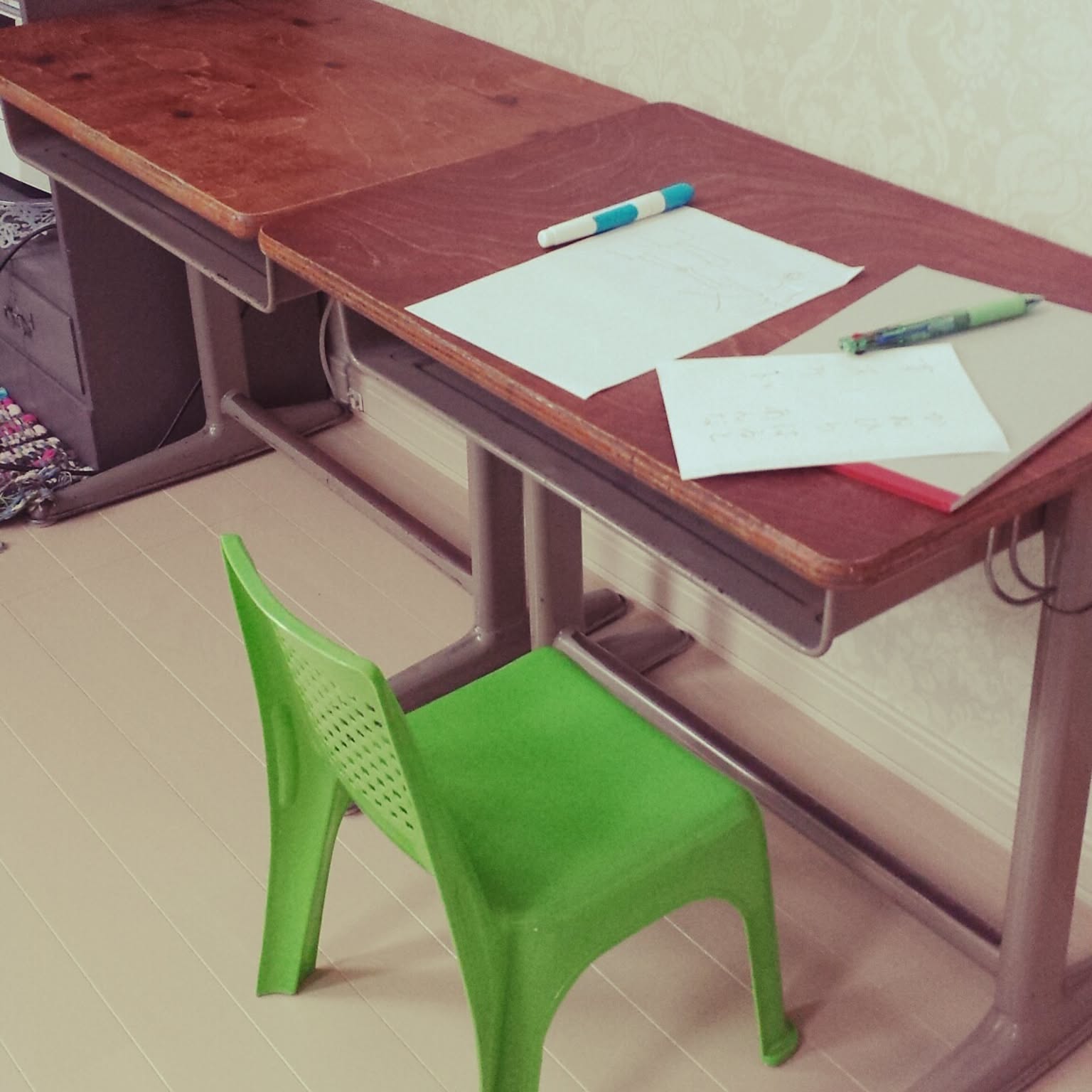 学校の机をリメイクのおすすめ商品とおしゃれな実例 ｜ RoomClip