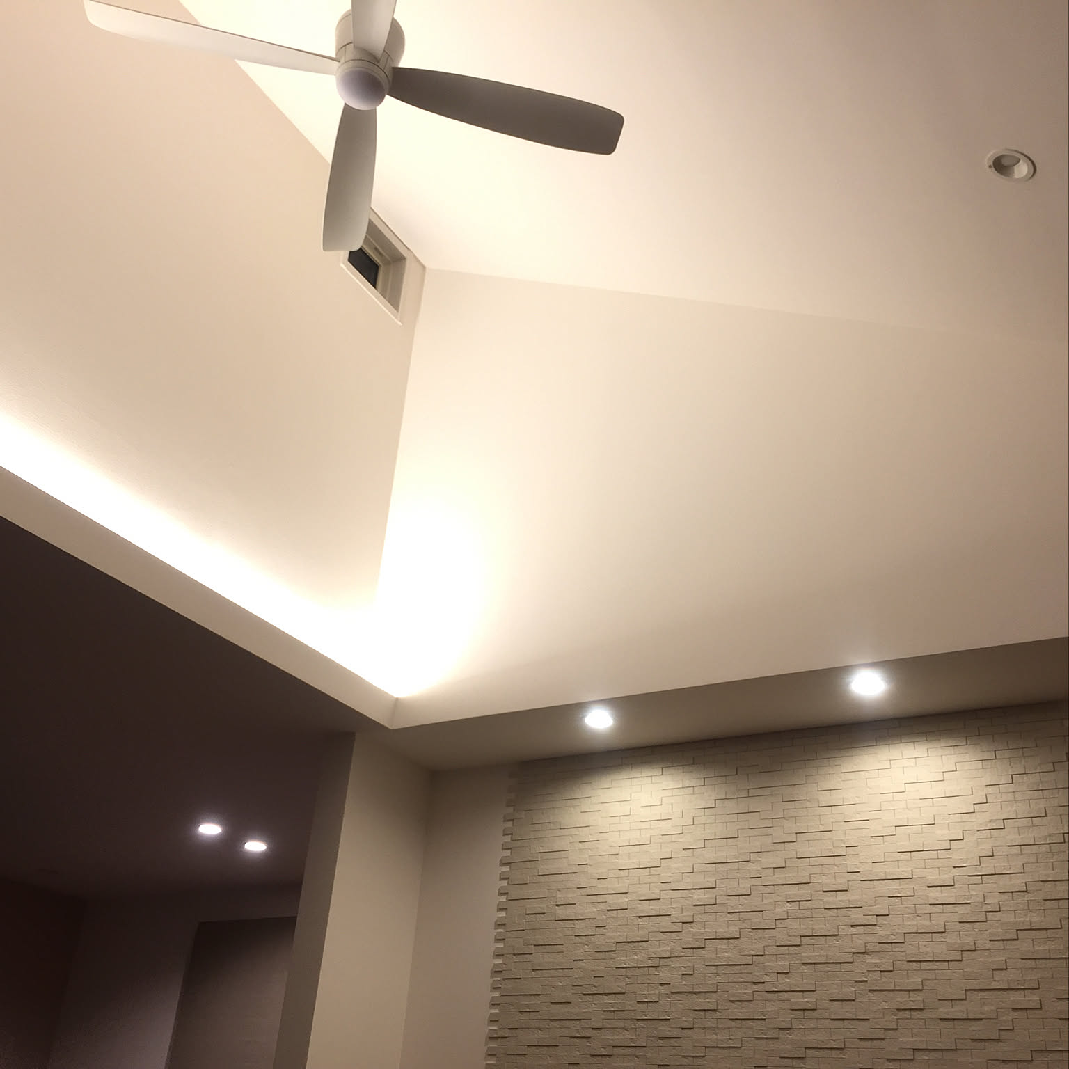 【部屋がオシャレに変身！】シーリングファン(Panasonic) パナソニック製 シーリングファン 3.2m 傾斜天井 設置事例紹介