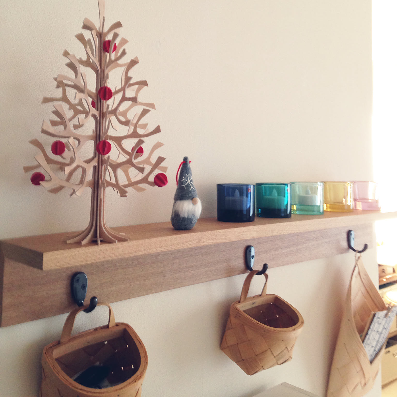 エストニア　浅い収納バスケット #カゴアミドリ #北欧 エストニアのかごのおすすめ商品とおしゃれな実例 ｜ RoomClip