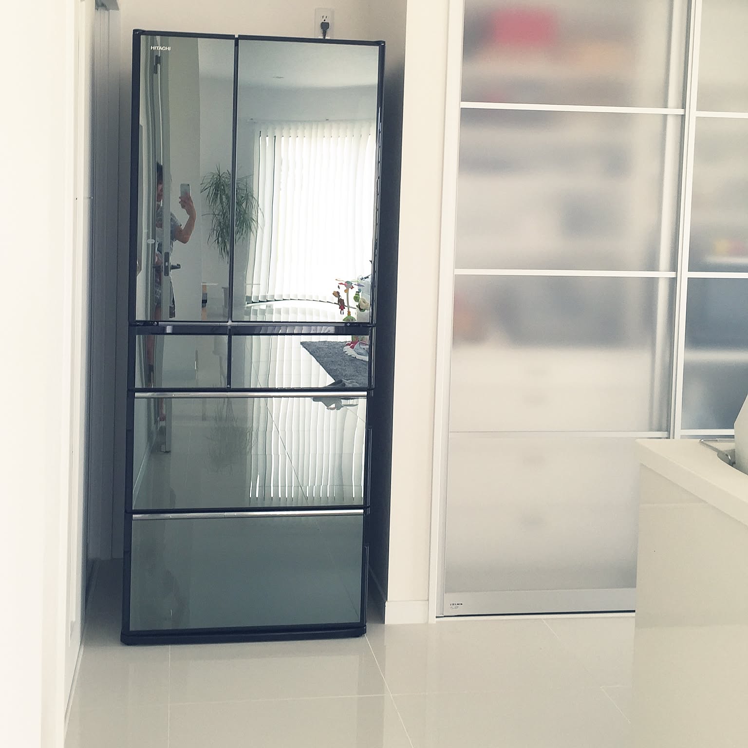 305取付無料！2024年製 クリスタルミラーおしゃれデザイン冷蔵庫！ 305