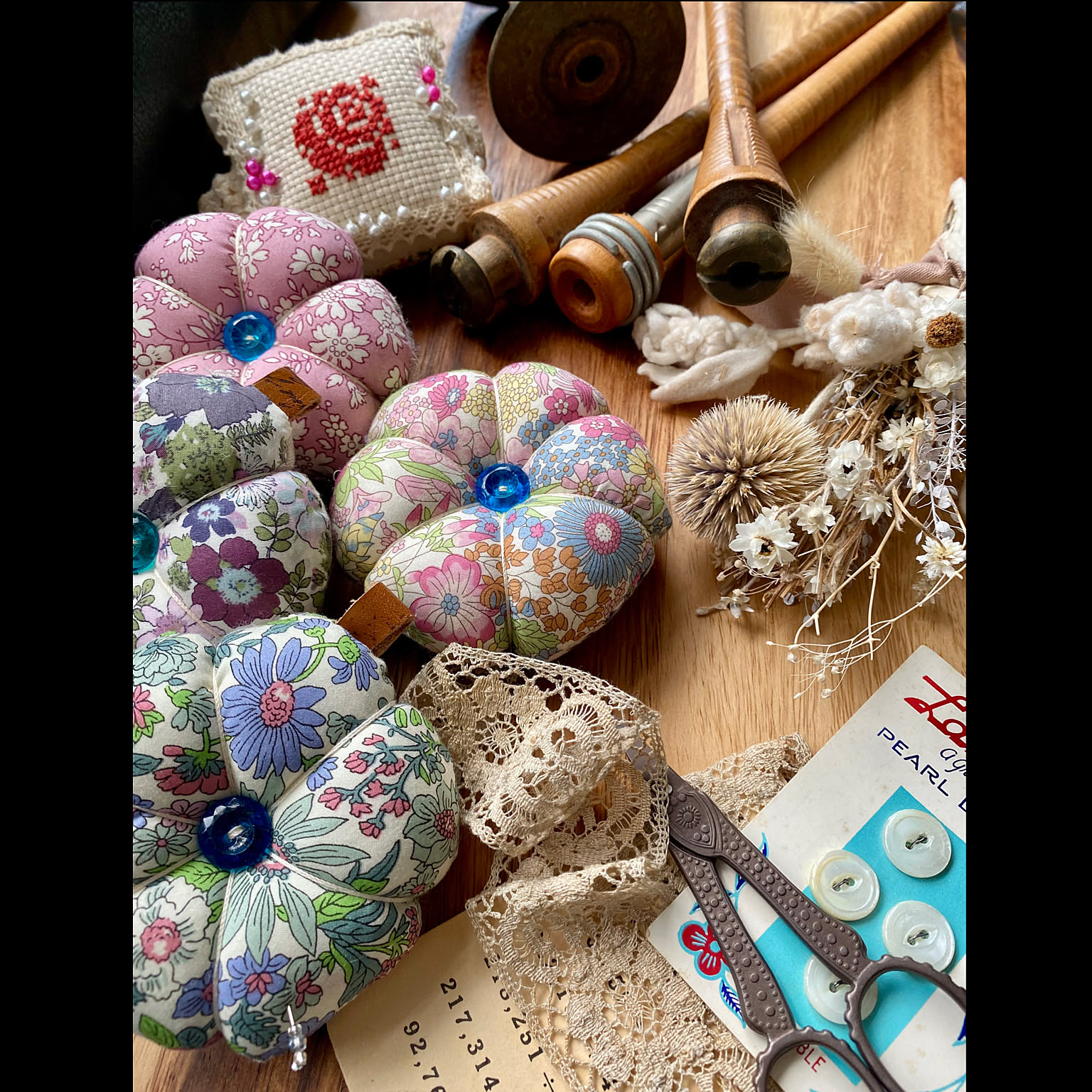 糸巻き アンティーク糸巻きのおしゃれなアレンジ・飾り方のインテリア