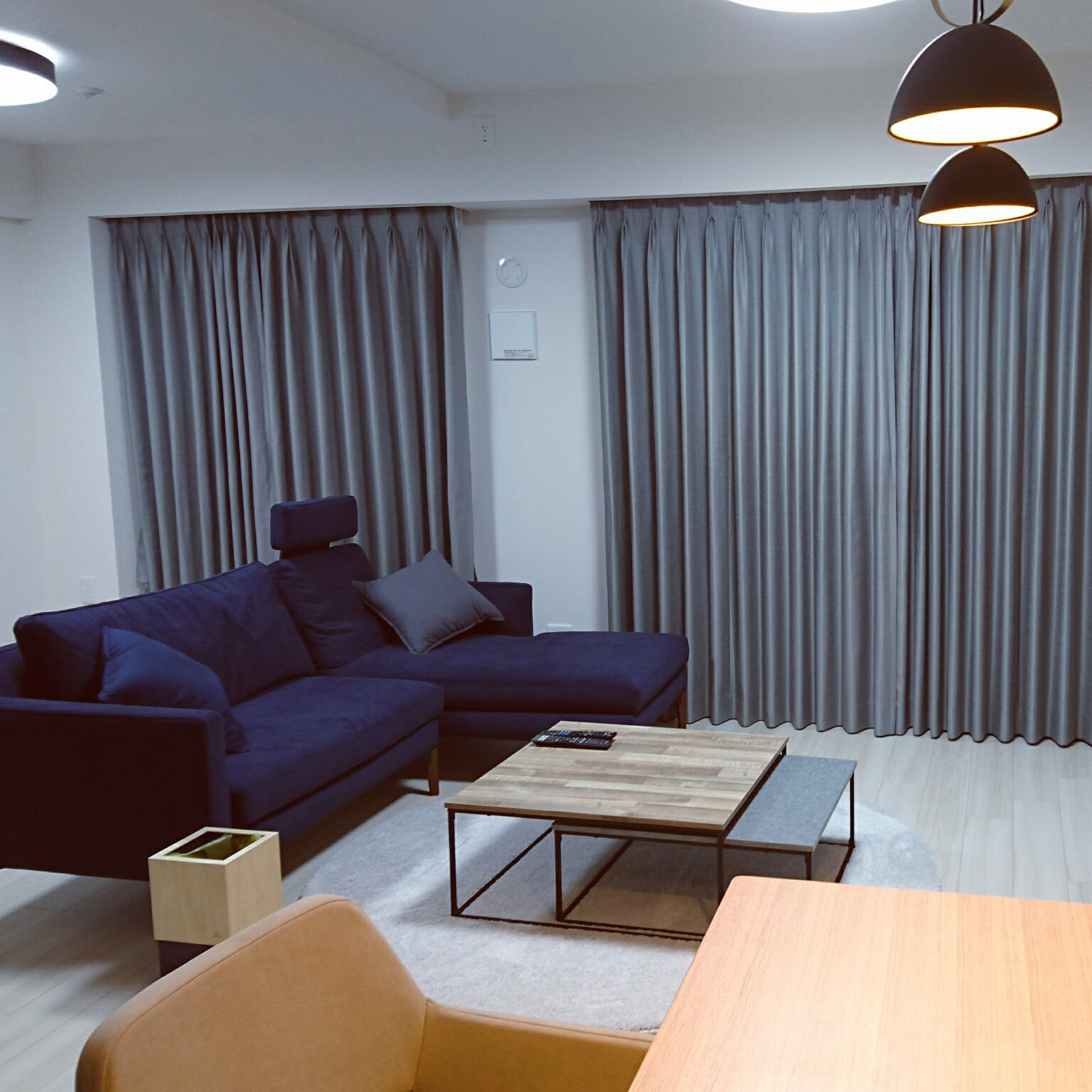 リビング ネイビーソファーのおすすめ商品とおしゃれな実例