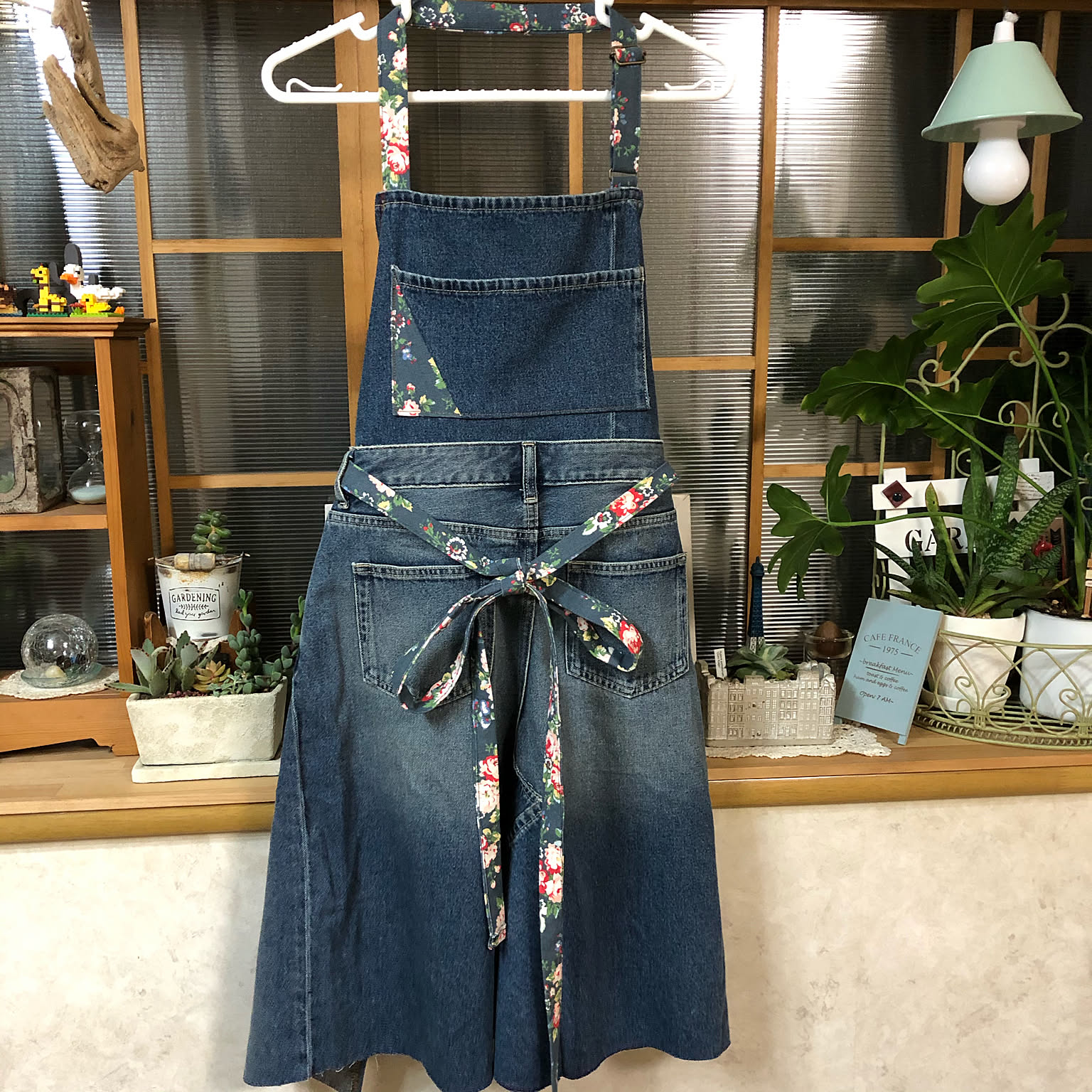 ハンドメイドデニムリメイクエプロン(*'▽'*) デニムリメイクエプロン | iichi 日々の暮らしを心地よくする