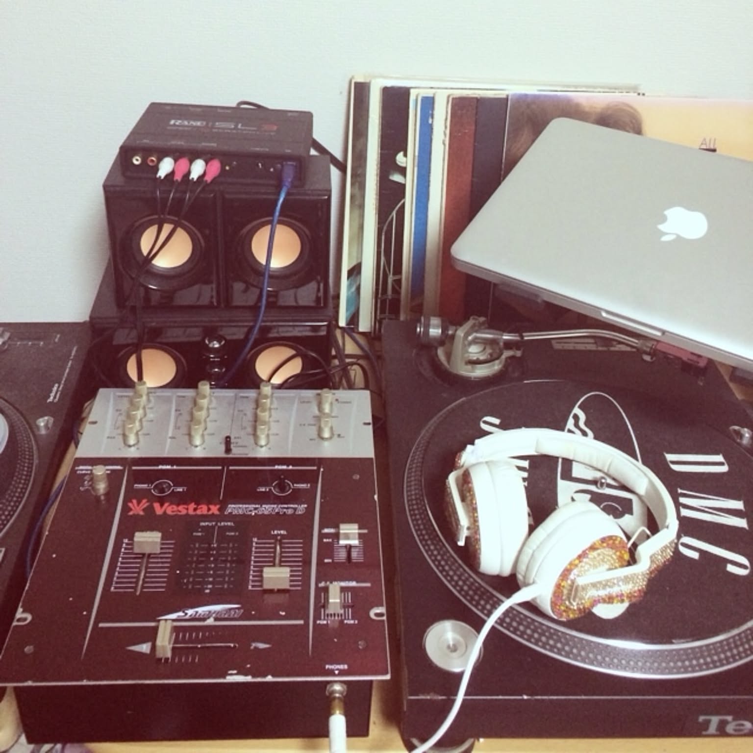 DJブース Vestaxのおしゃれなインテリアコーディネート