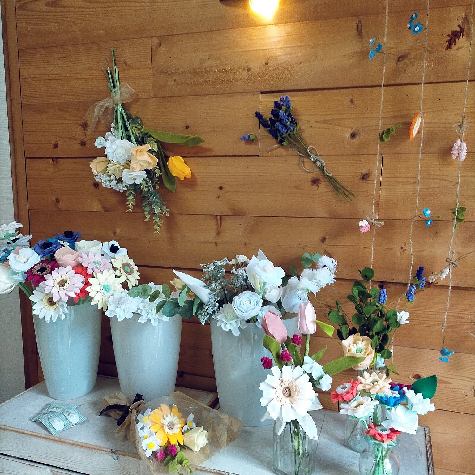 MIKA様♡水色薔薇ヘアピンとチャームのセット☆*。 MIKA様♡水色薔薇ヘアピンとチャームのセット☆*。