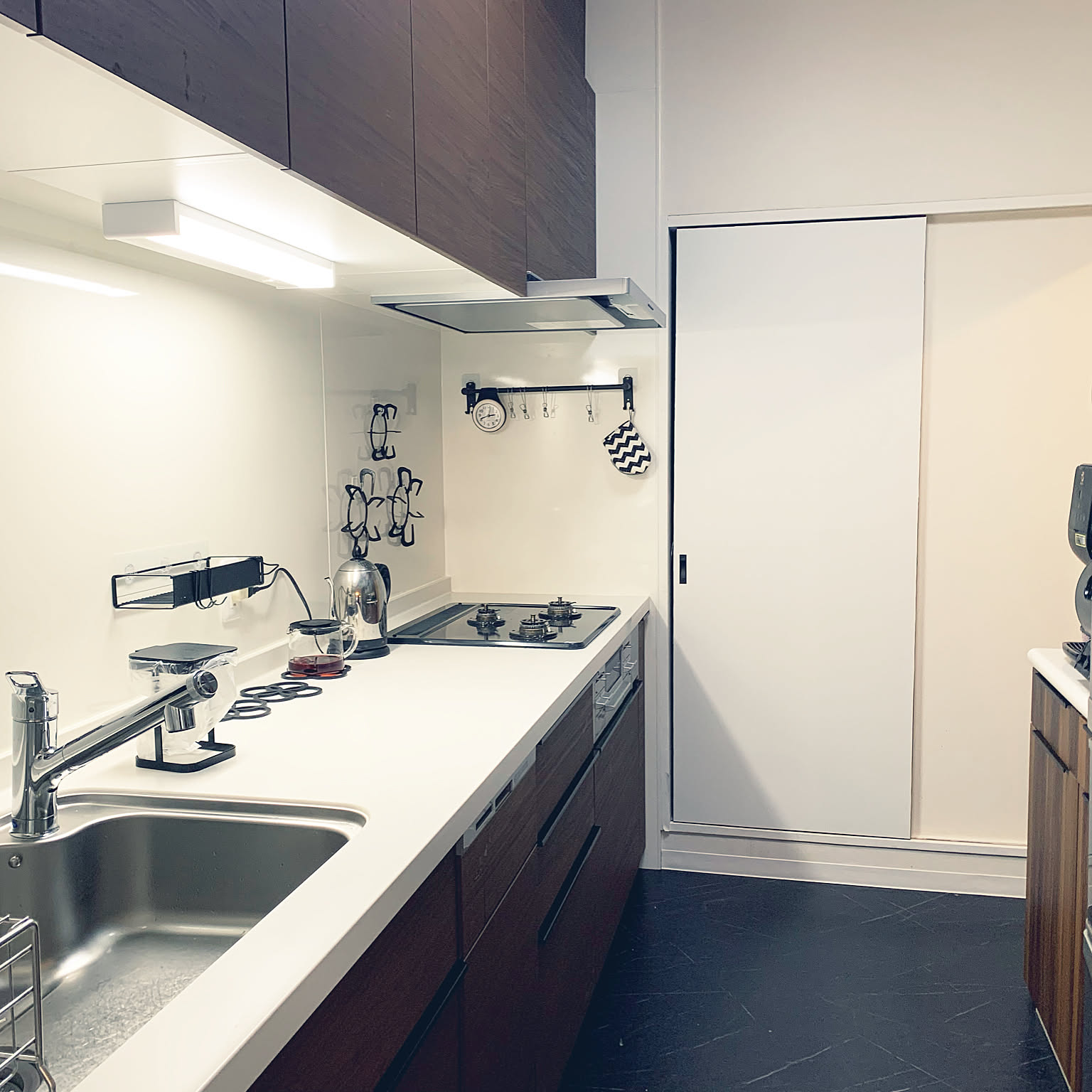 リクシル/キッチン吊り戸棚/ノクト/ブラックスタッコ【耐震機能あり】 リクシル/キッチン吊り戸棚/ノクト/ブラックスタッコ【耐震機能あり