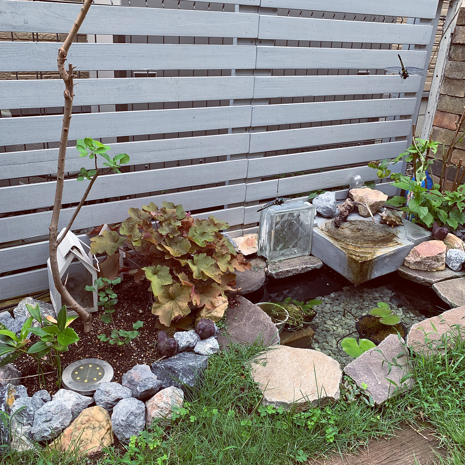 お庭の池を覗き込む子供セット　ガラス細工 お庭の池を覗き込む子供セット ガラス細工 【公式通販】