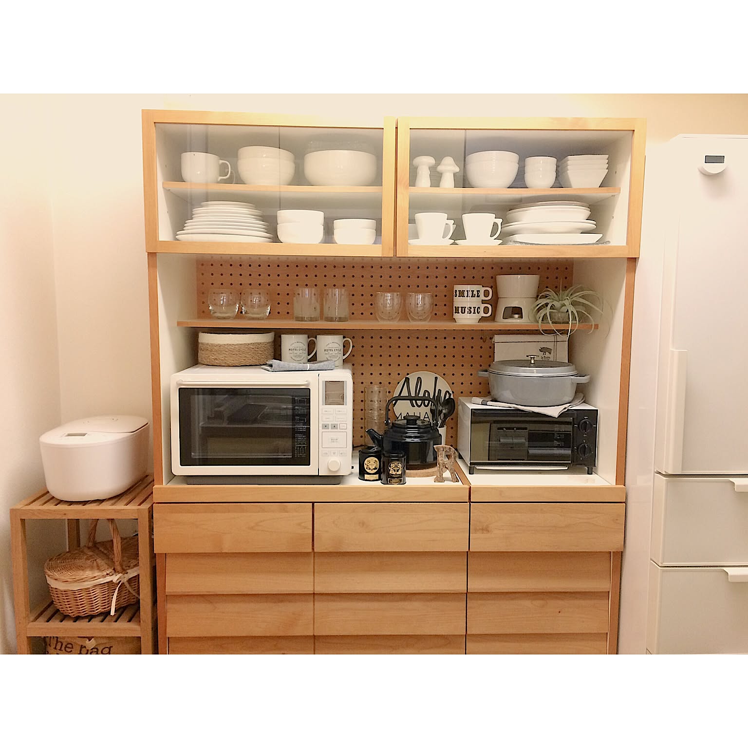 【ひら】unico カップボード(食器棚) 暮らしに合ったキッチン収納 – unico公式オンラインショップ