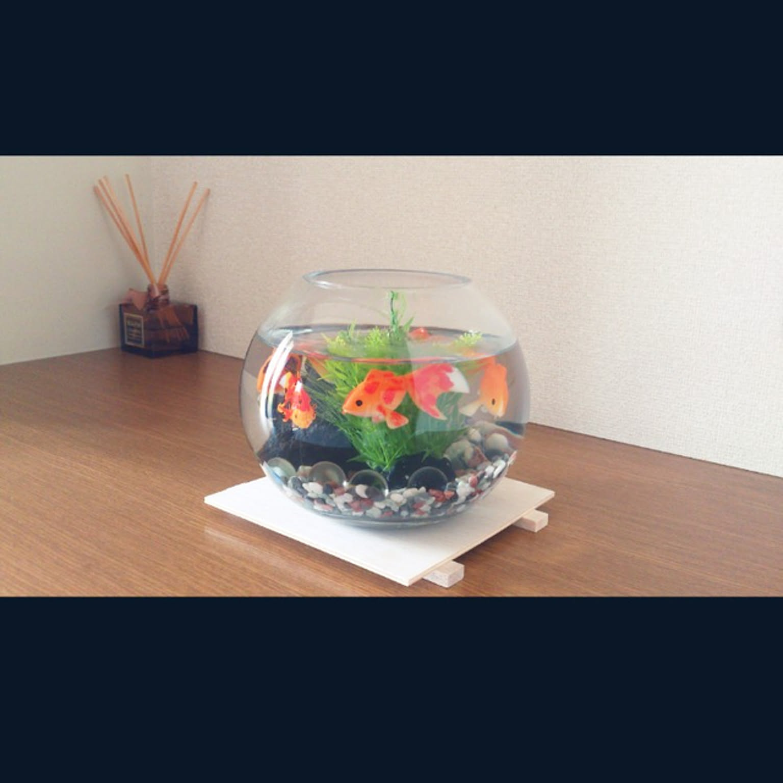 averpkwy品。珍しいデザイン　金魚と花　壺になります。 Amazon | hybmszj 金魚鉢 水槽 メダカ アクアリウム 金魚 ガラス