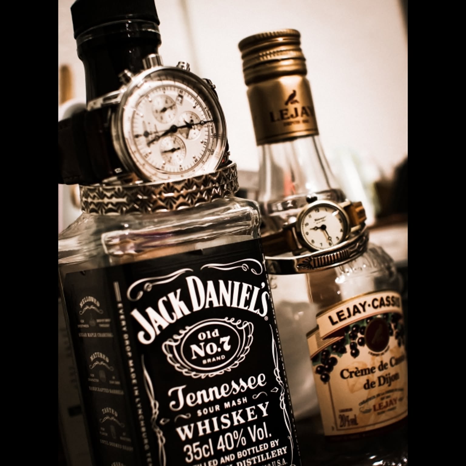 机/雑貨/男前/ウイスキーボトル/ウイスキー瓶が増える一方などの