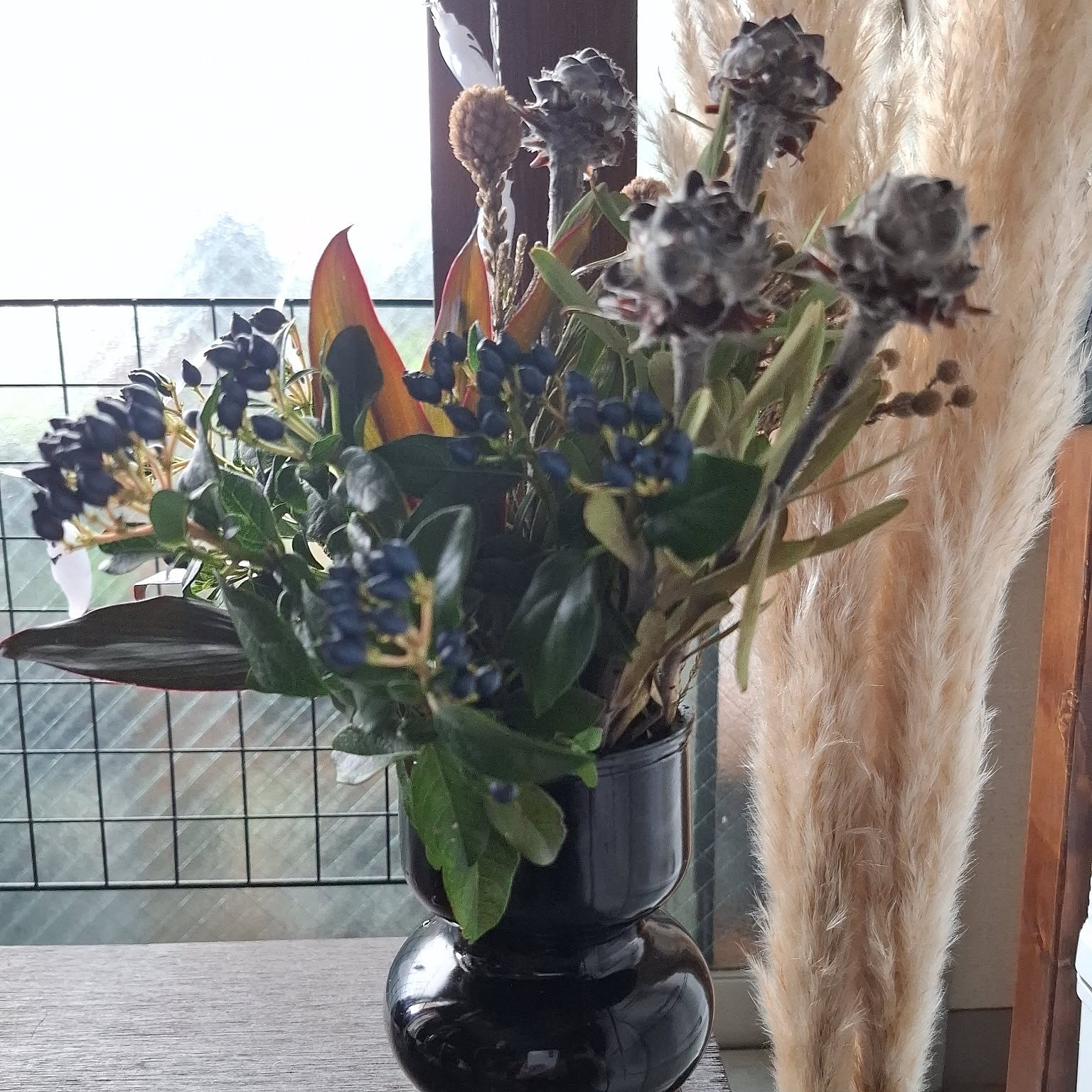 フラワーアレンジメント リューカデンドロンのおすすめ商品と