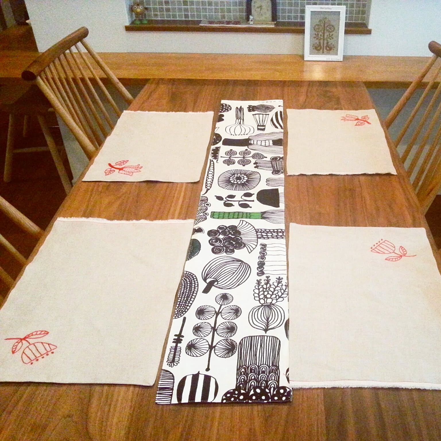 刺繍入りカットワ−クレ−スのホワイトロングテ−ブルクロスビンテージ