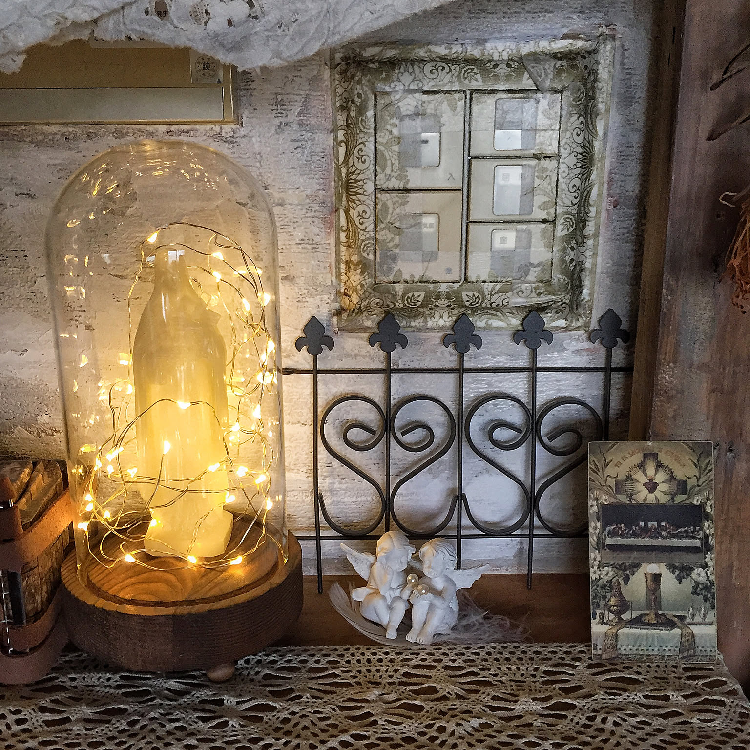 リビング/マリア像/十字架/キリスト/羽などのインテリア実例 - 2017