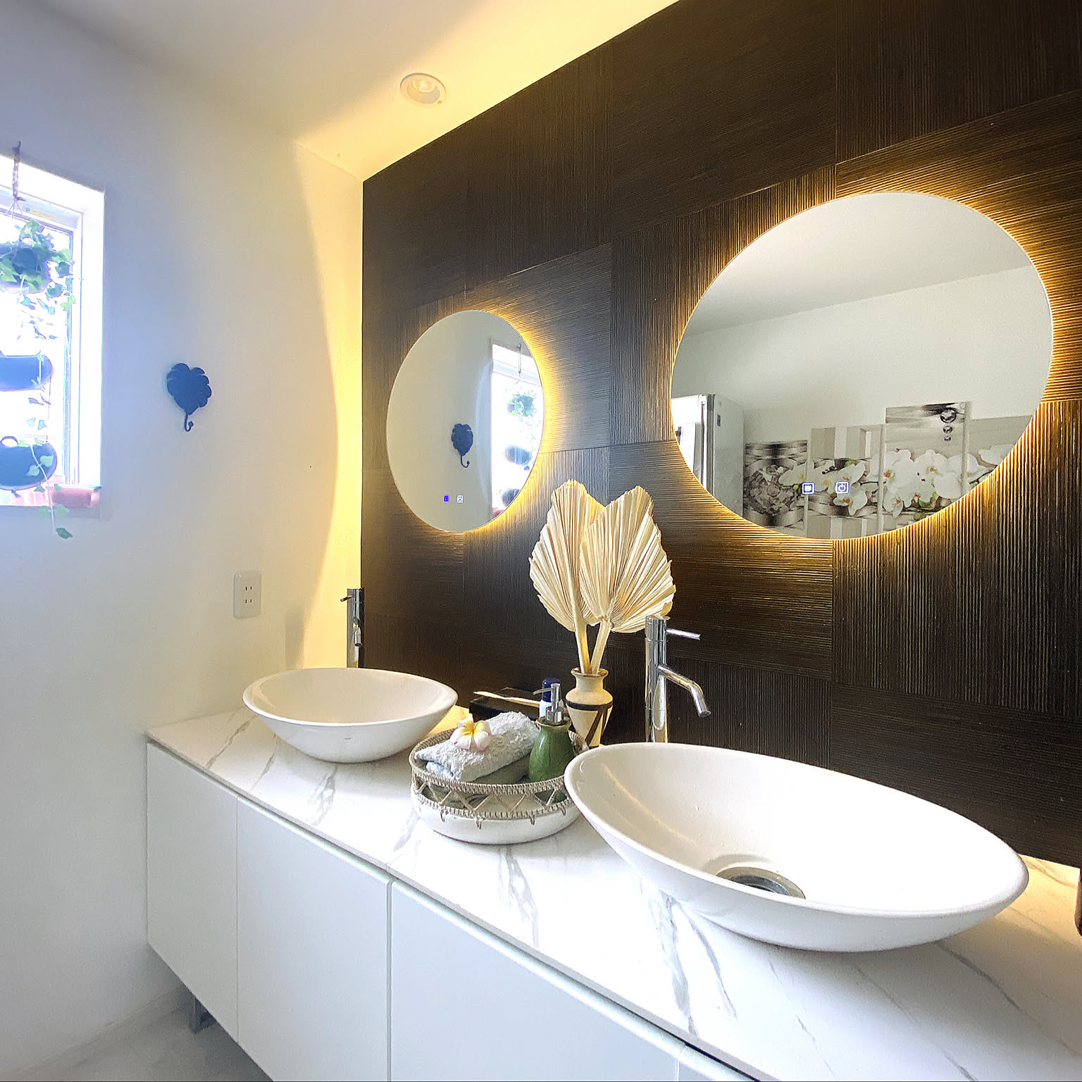 お洒落なLEDミラー⭐️鏡 LEDライト 壁掛け 洗面 省エネ モダンインテリア❣️ 楽天市場】ミラー 鏡 洗面鏡 LED付き 直径60CM 円形 調光可 曇り止め