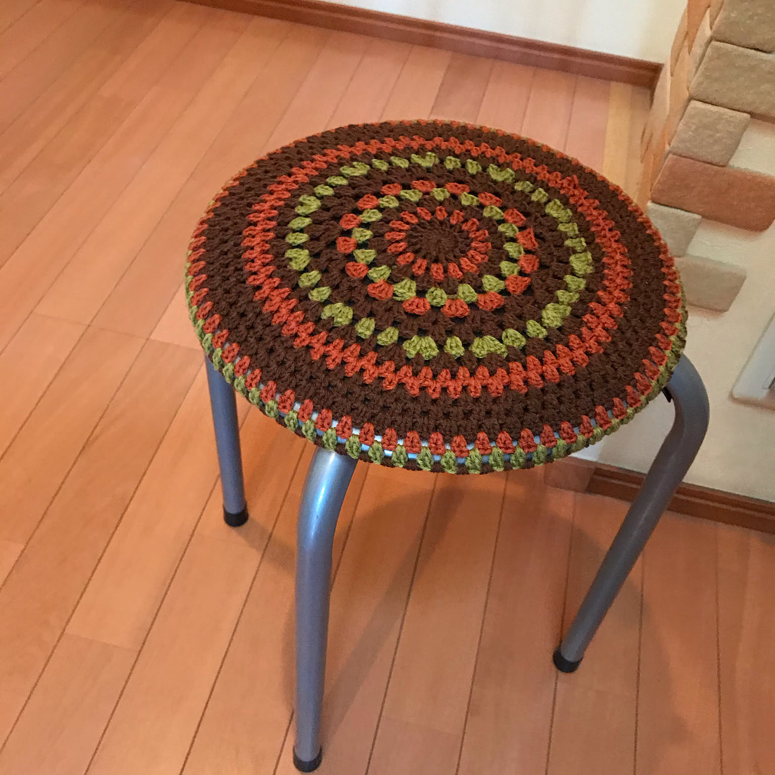 マルチマット　円座　丸椅子カバー　クリスマスツリー✨手編み　秋冬　ハンドメイド マルチマット円座丸椅子カバークリスマスツリー✨手編み秋冬ハンドメイド
