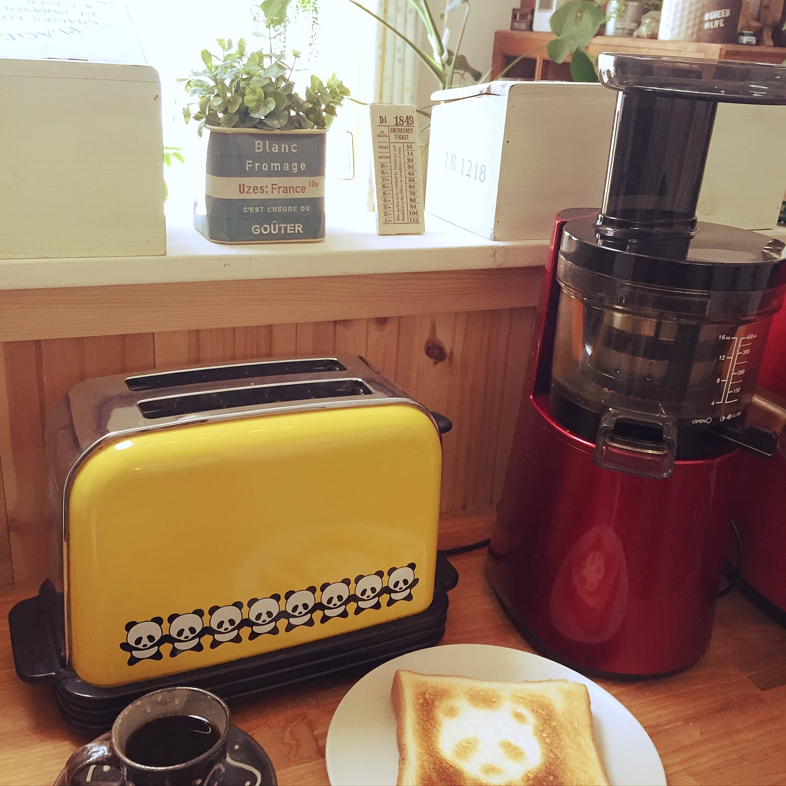 ほぼ新品　SANYO ポップアップトースター　2枚用　パンダの絵　イエロー ほぼ新品 SANYO ポップアップトースター 2枚用 パンダの絵 イエロー