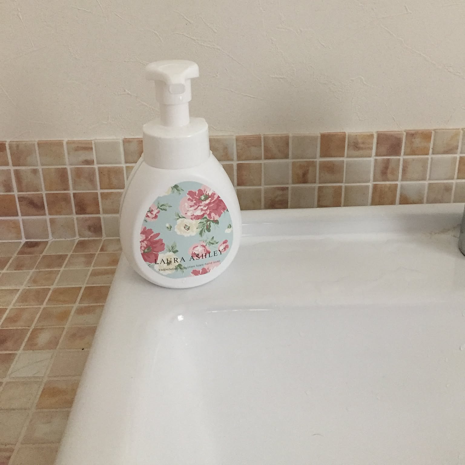 ローラアシュレイ ハンドソープボトルのおすすめ商品とおしゃれな実例