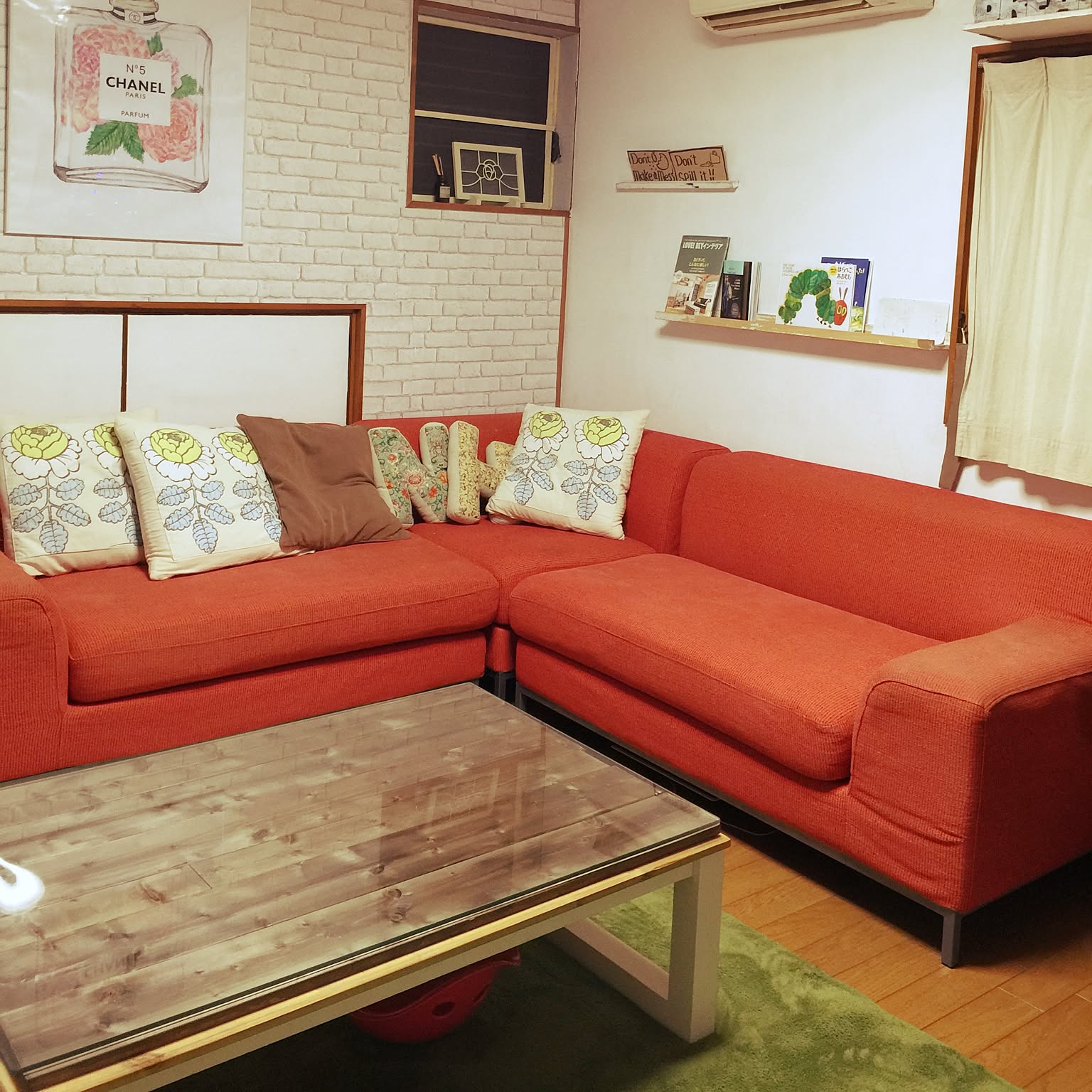 部屋全体 オレンジのソファーのおすすめ商品とおしゃれな実例