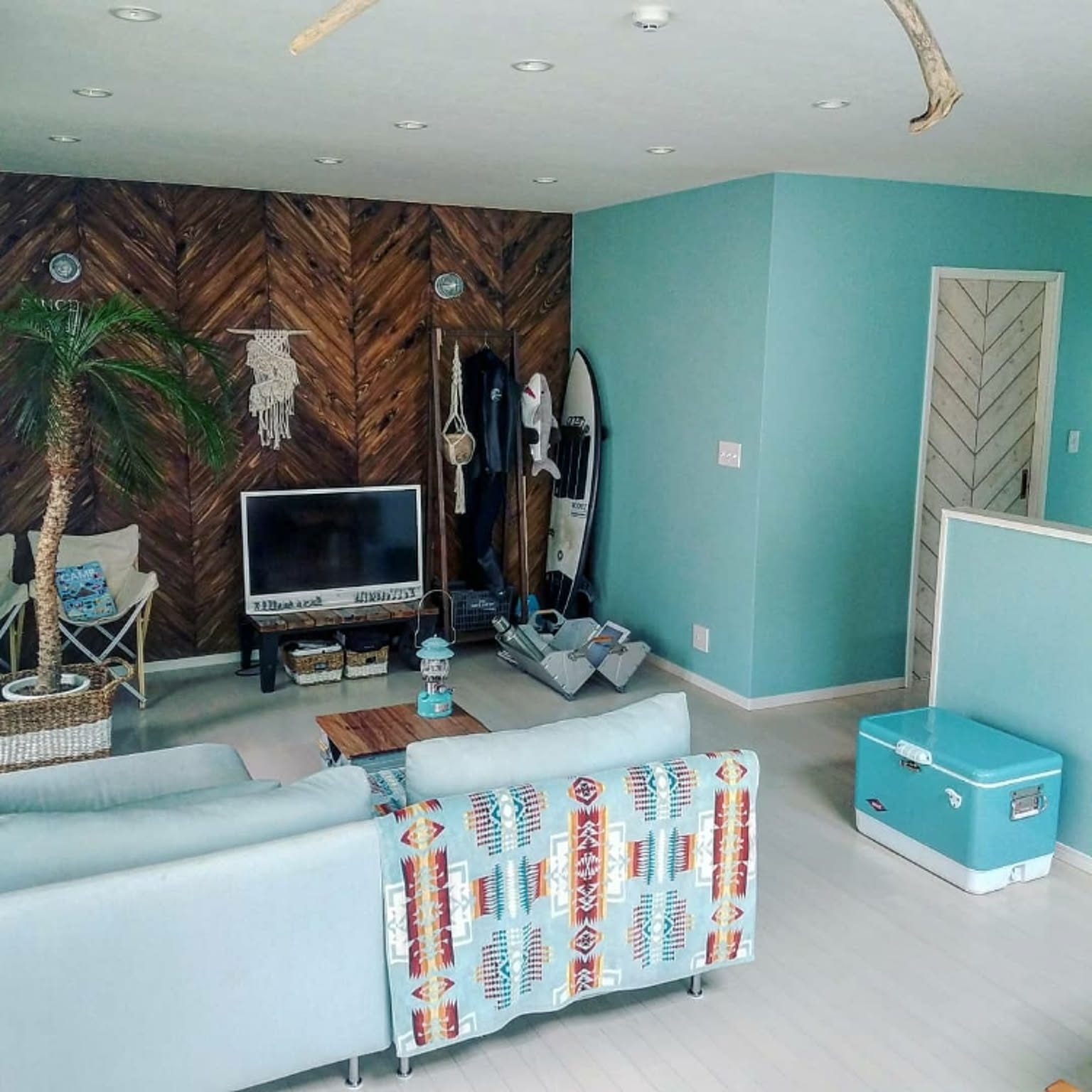 アメリカン 高級 インテリア アメリカン 青壁のおしゃれなインテリア・部屋・家具の実例