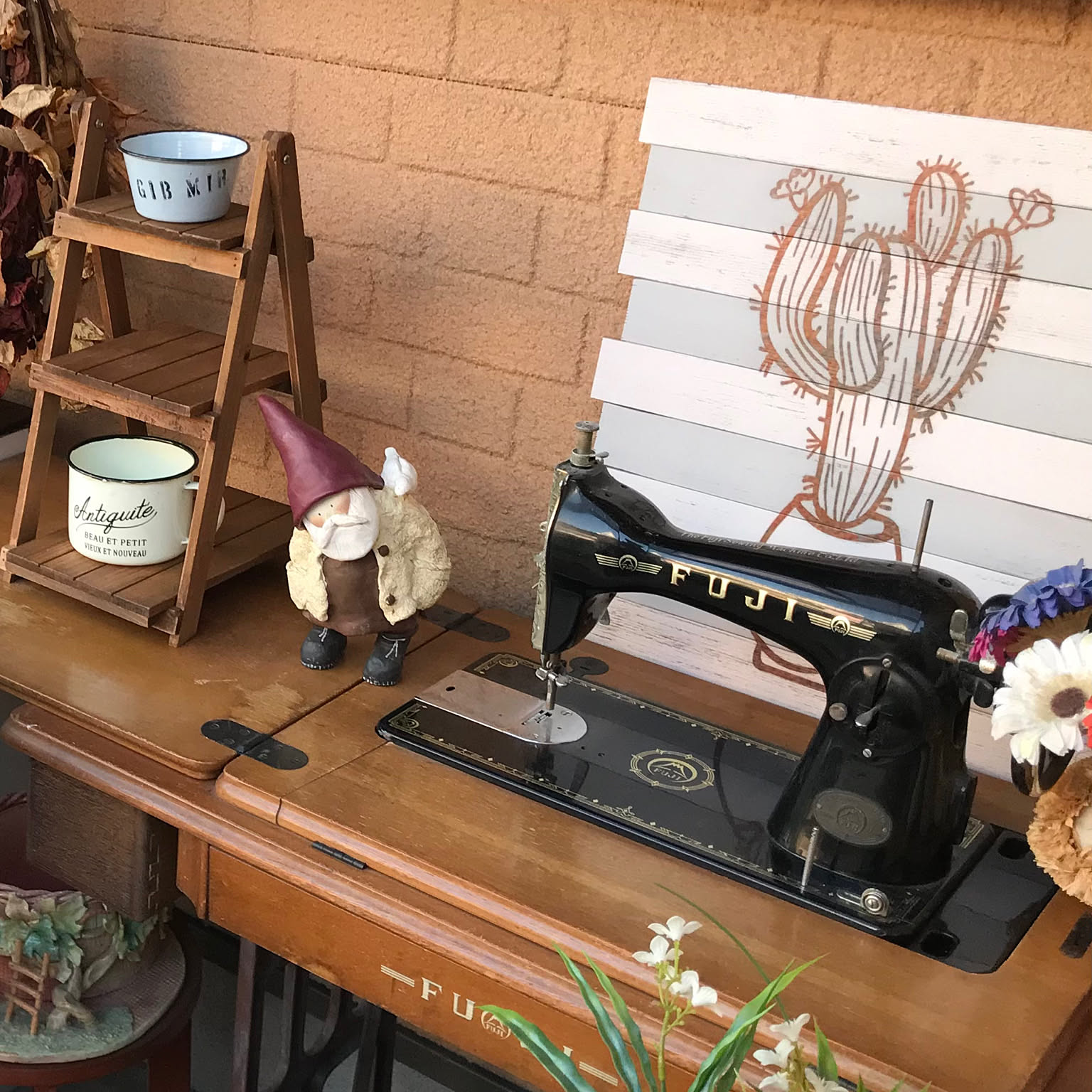 昭和レトロ 足踏みミシンのおしゃれなインテリア・部屋・家具の実例