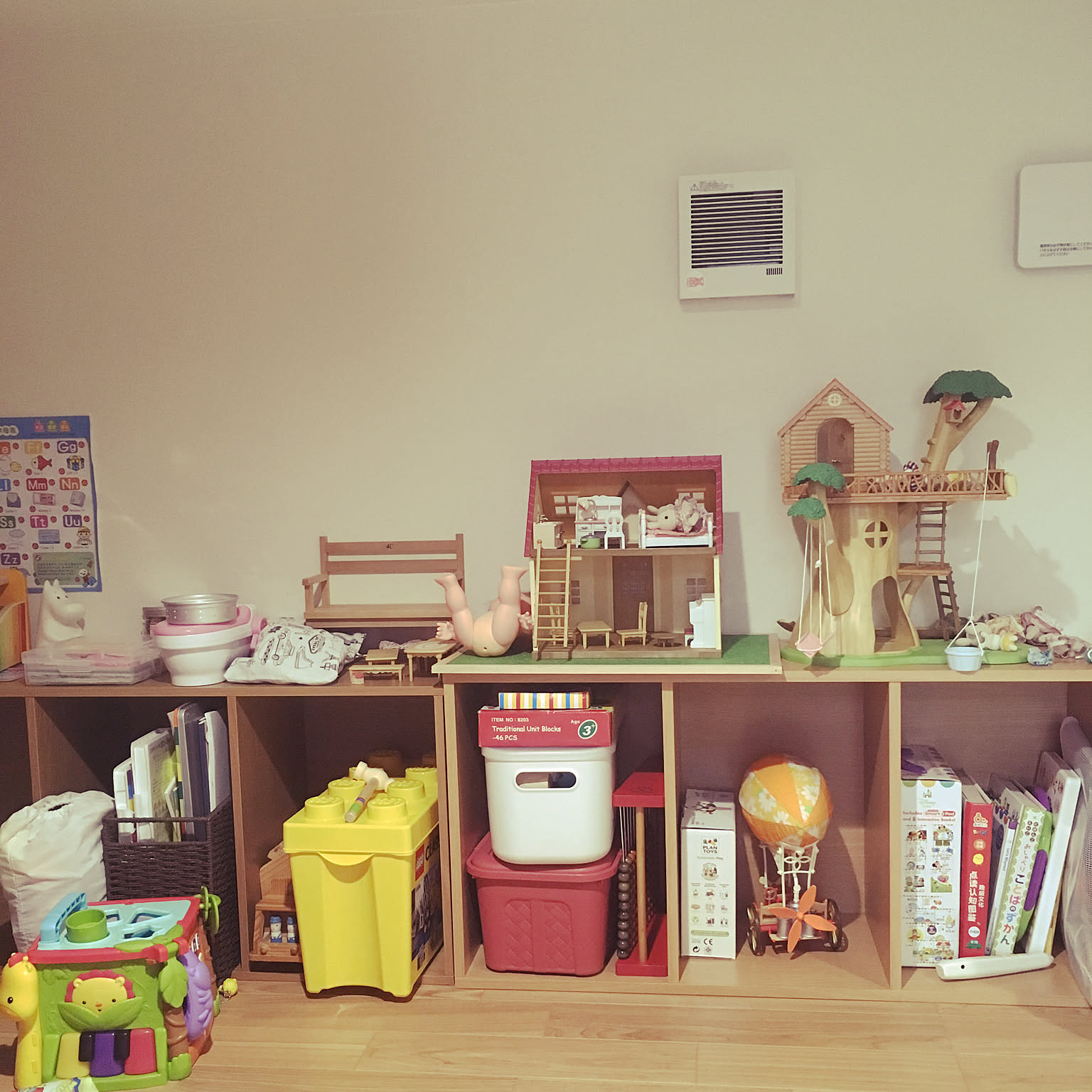 レア　シルバニアファミリー 収納ラック レア シルバニアファミリー 収納ラック シルバニアファミリー/おもちゃ