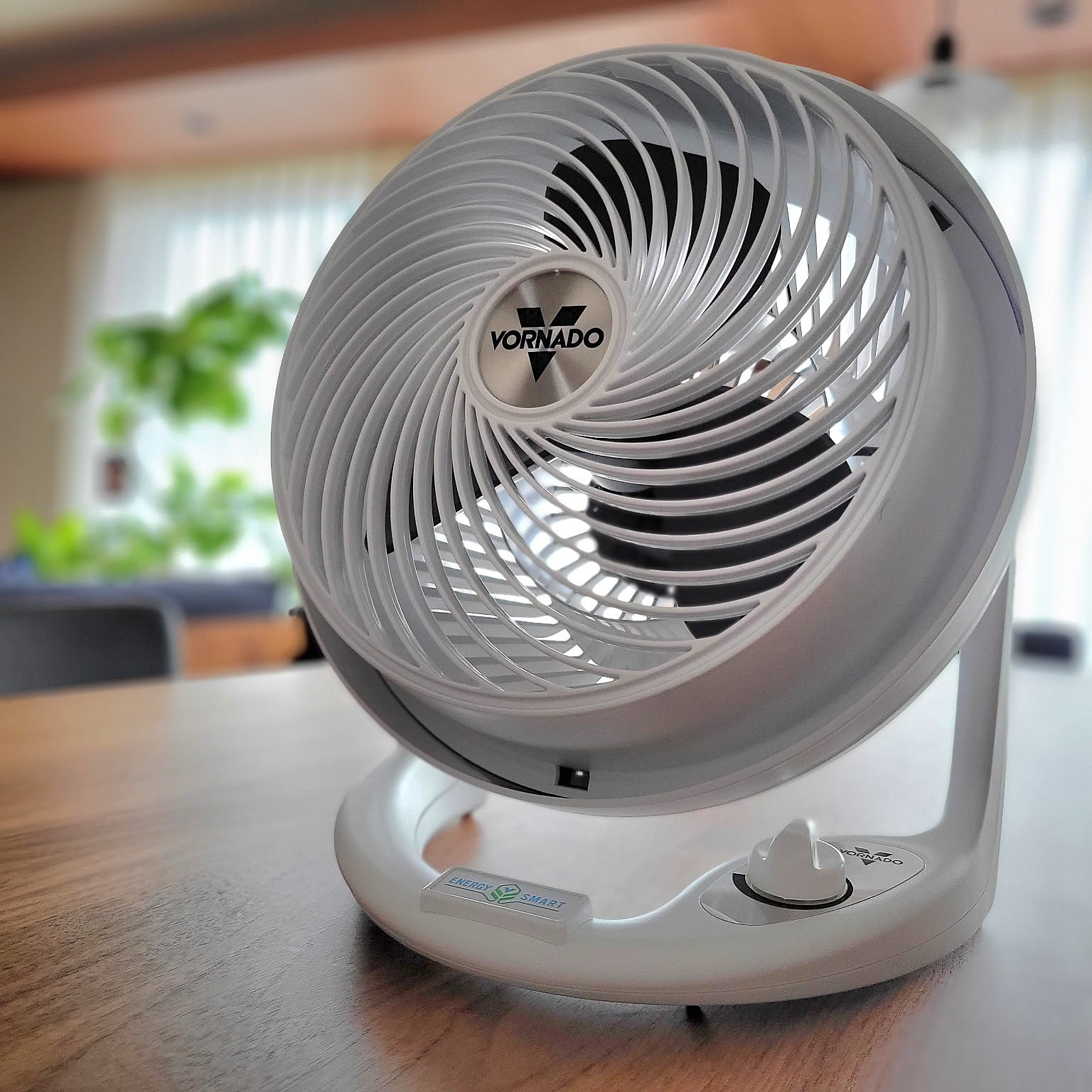 Vornado ホワイト サーキュレーター 610DC2-JP 【公式通販】