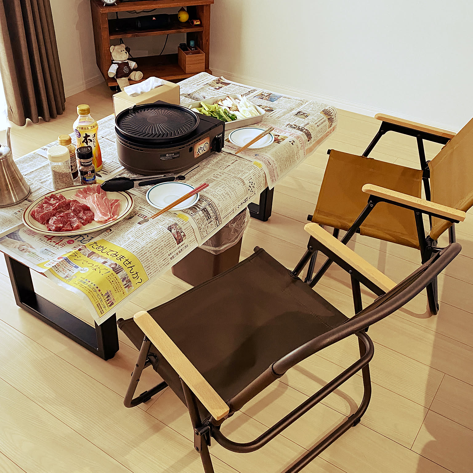 An Iwatani Yakimaru grill used indoors for tabletop yakiniku in a Japanese apartment.